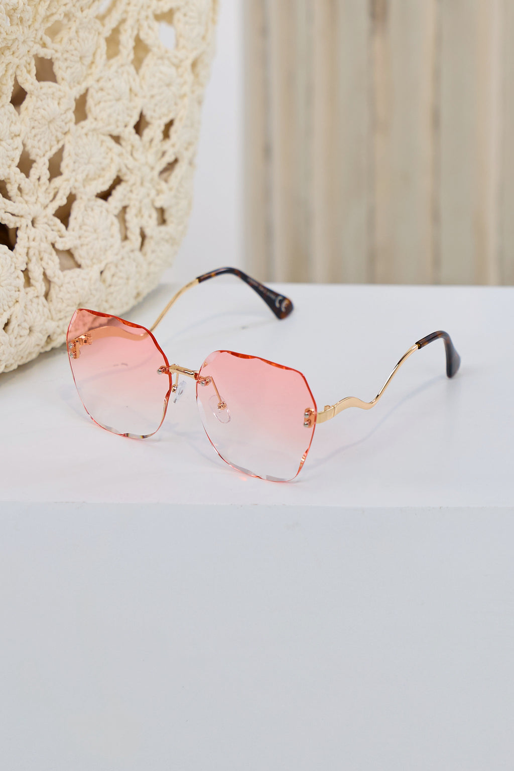 Stylish sunglasses with curved temples, see variants