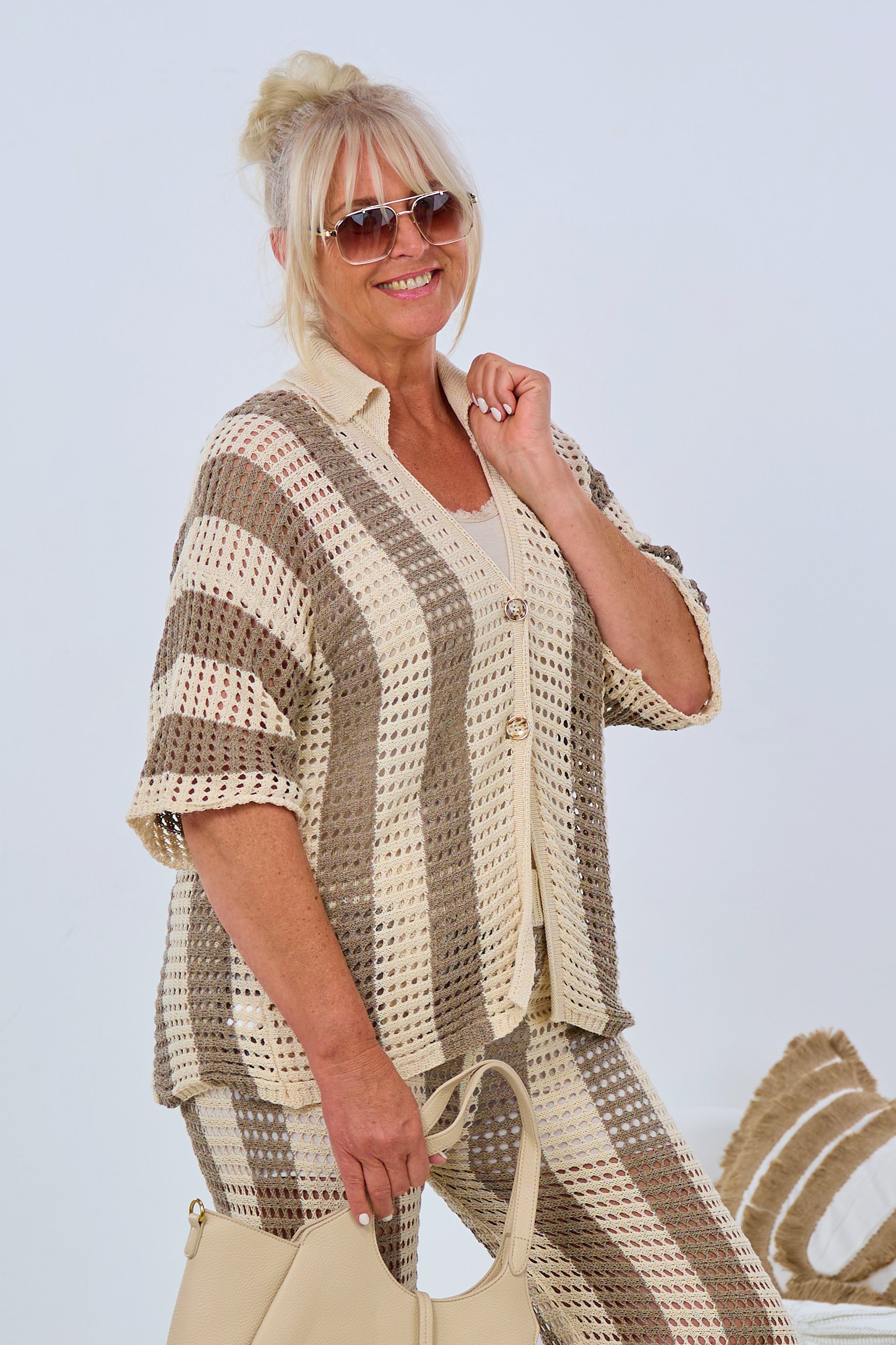 Kurzarm Cardigan mit Längsstreifen, taupe-beige von Trends & Lifestyle Deutschland GmbH