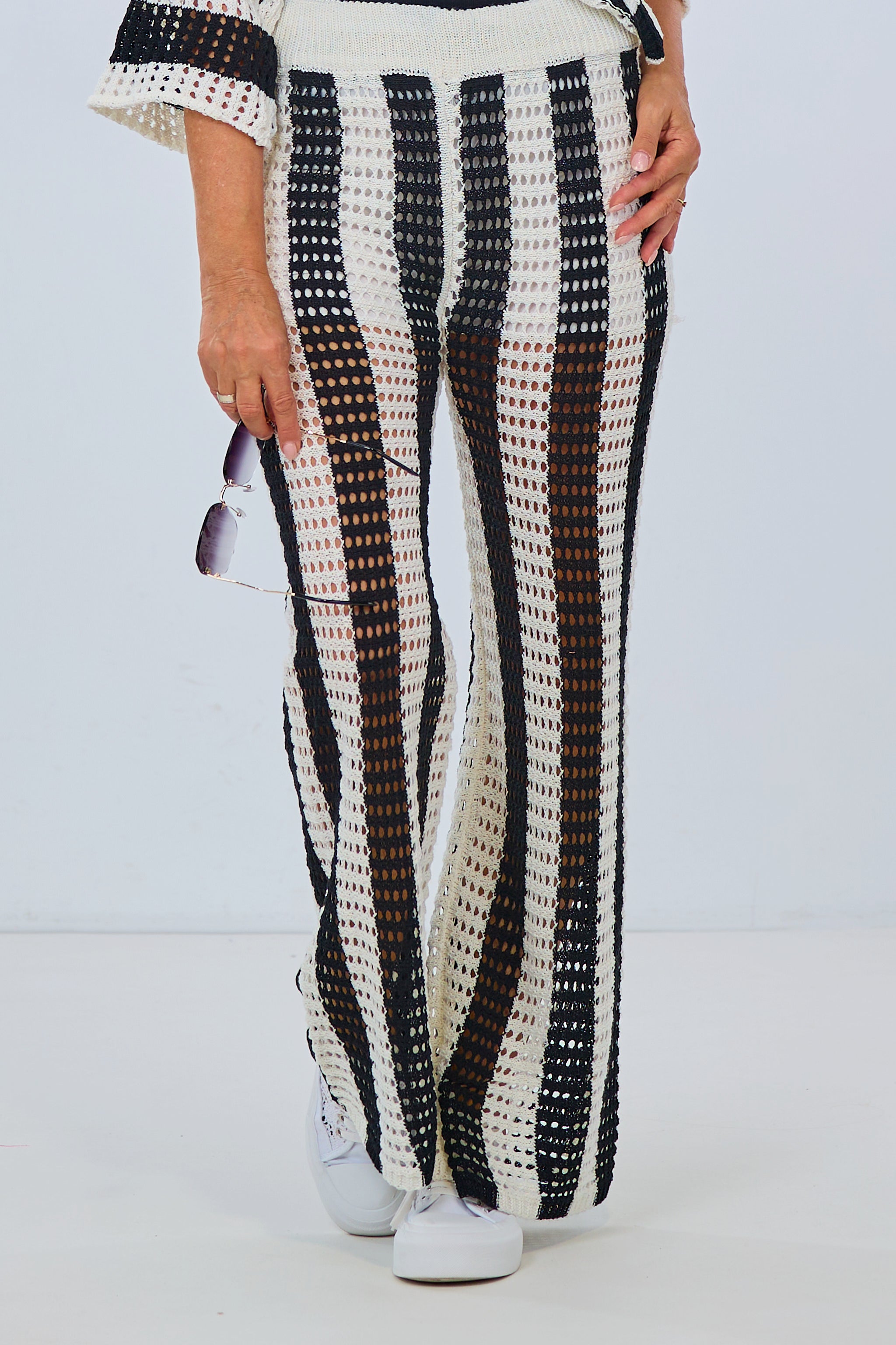 Hose mit kleinem Lochstrickmuster, schwarz-ecru von Trends & Lifestyle Deutschland GmbH