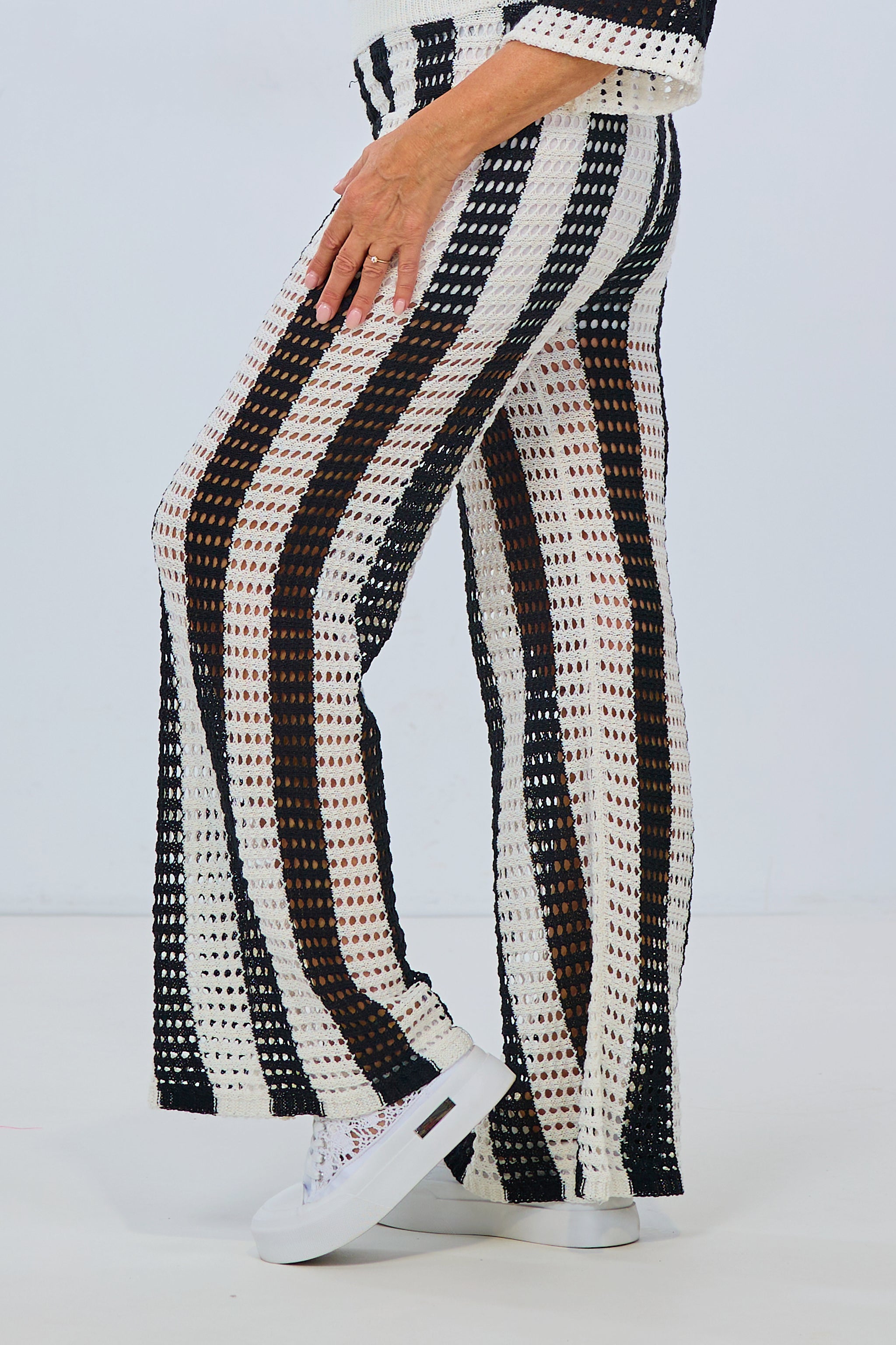 Hose mit kleinem Lochstrickmuster, schwarz-ecru von Trends & Lifestyle Deutschland GmbH
