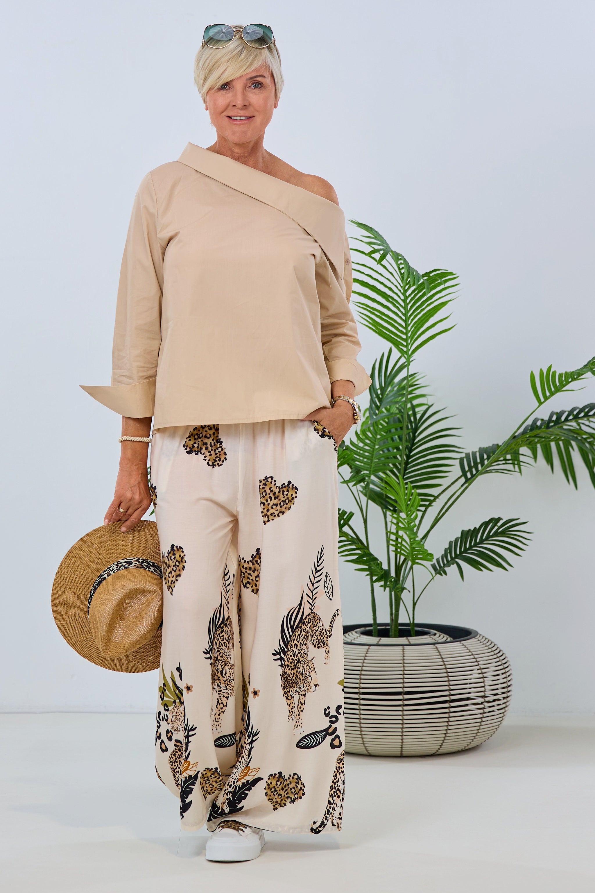 Leichte Hose mit animal print, beige-schwarz von Trends & Lifestyle Deutschland GmbH