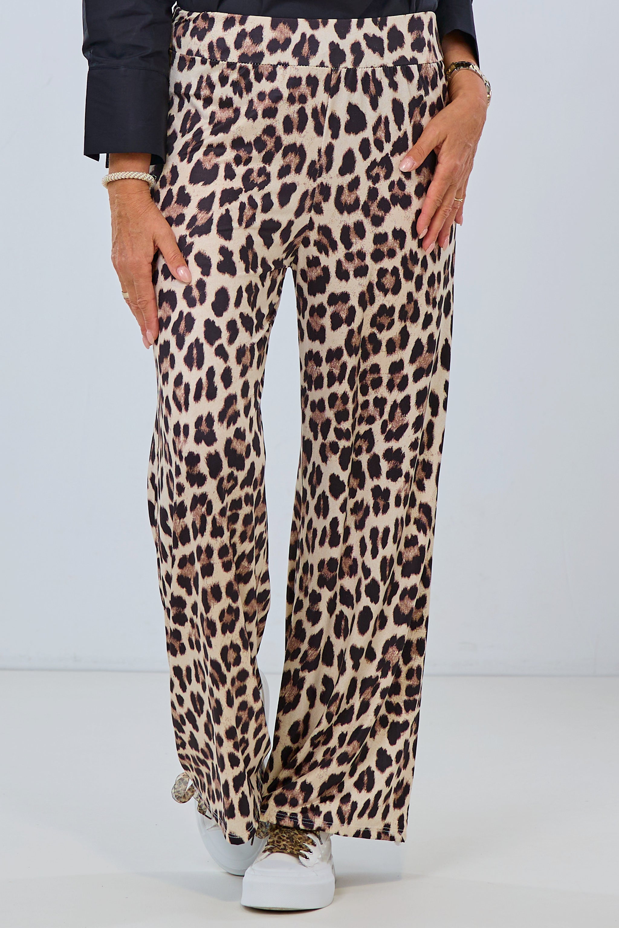 weich fallende Hose mit Leo Muster, beige-schwarz von Trends & Lifestyle Deutschland GmbH