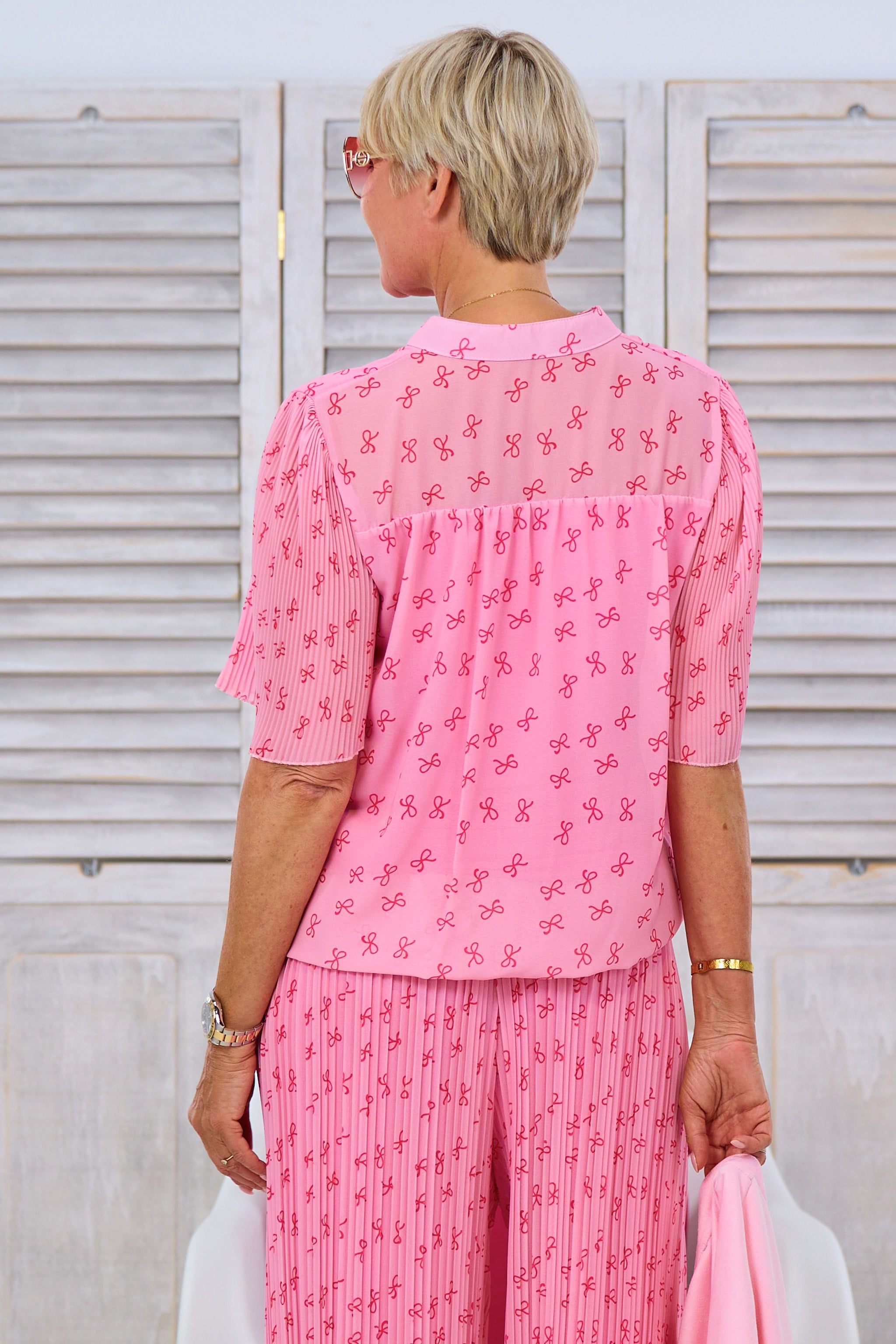 Bluse mit Schleifen und Plissee-Ärmeln, rosa-rot von Trends & Lifestyle Deutschland GmbH