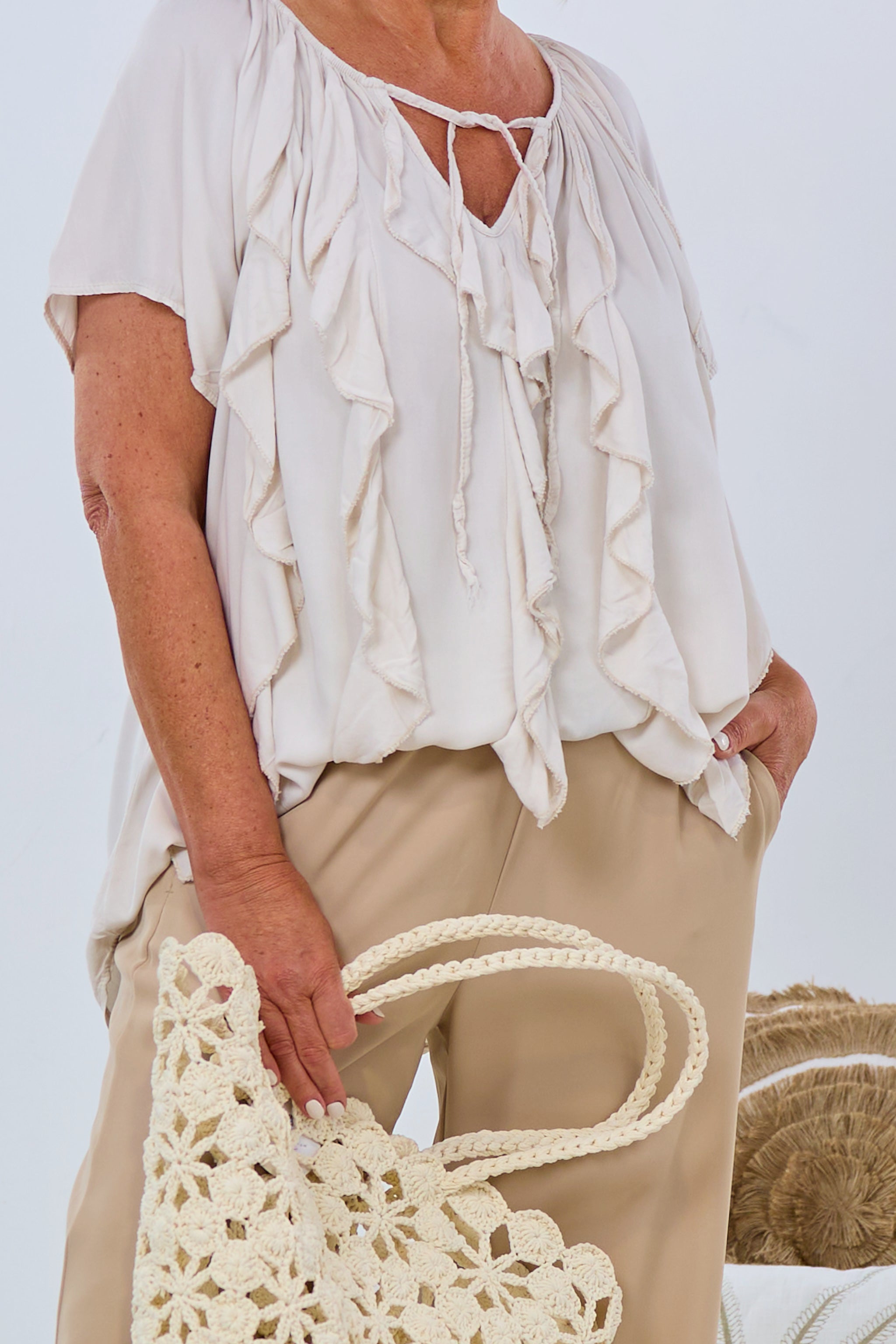 Blusenshirt mit Rüschen, beige von Trends & Lifestyle Deutschland GmbH