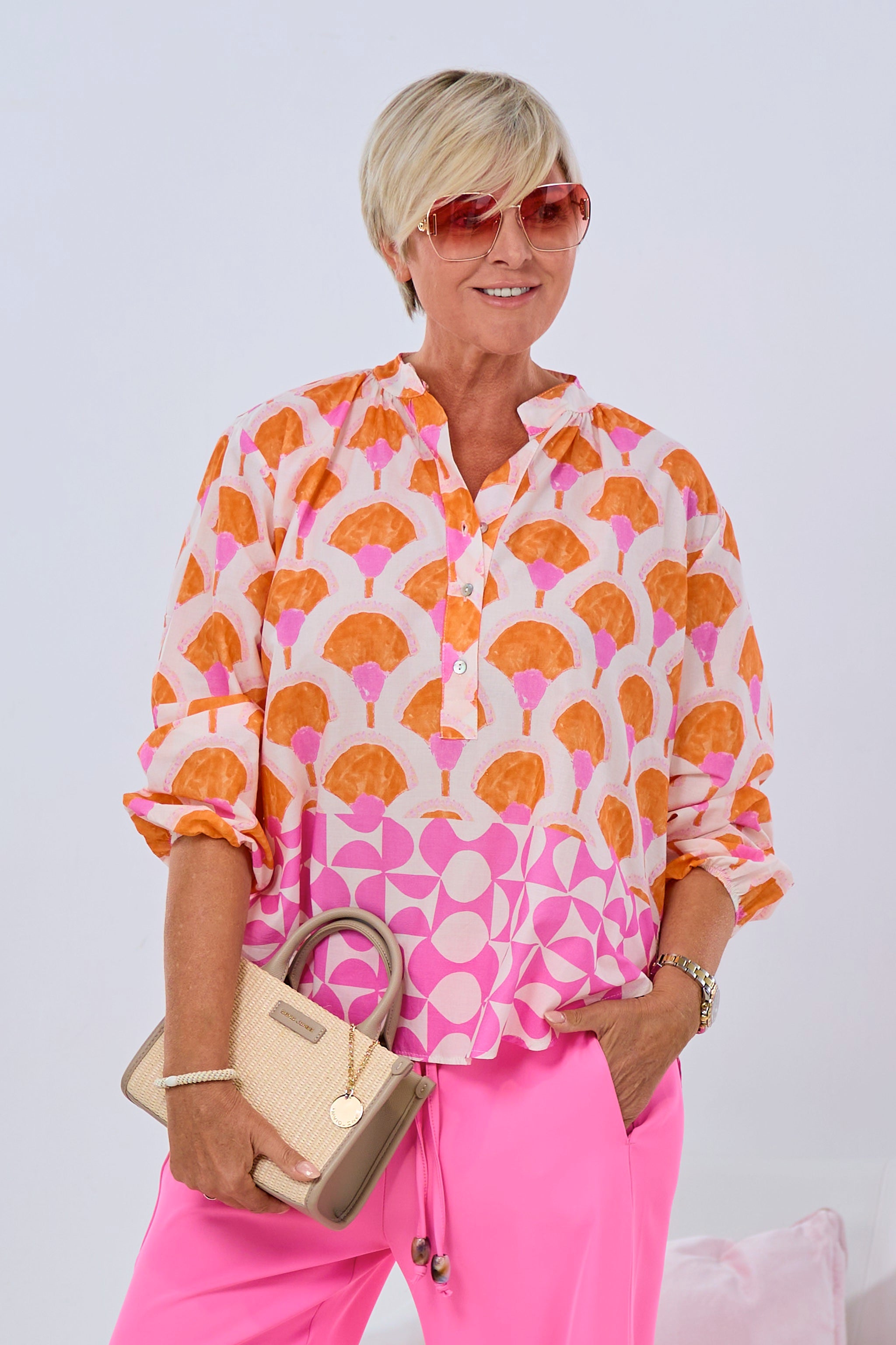 Bluse mit Fantasy-Print, orange-rosa von Trends & Lifestyle Deutschland GmbH