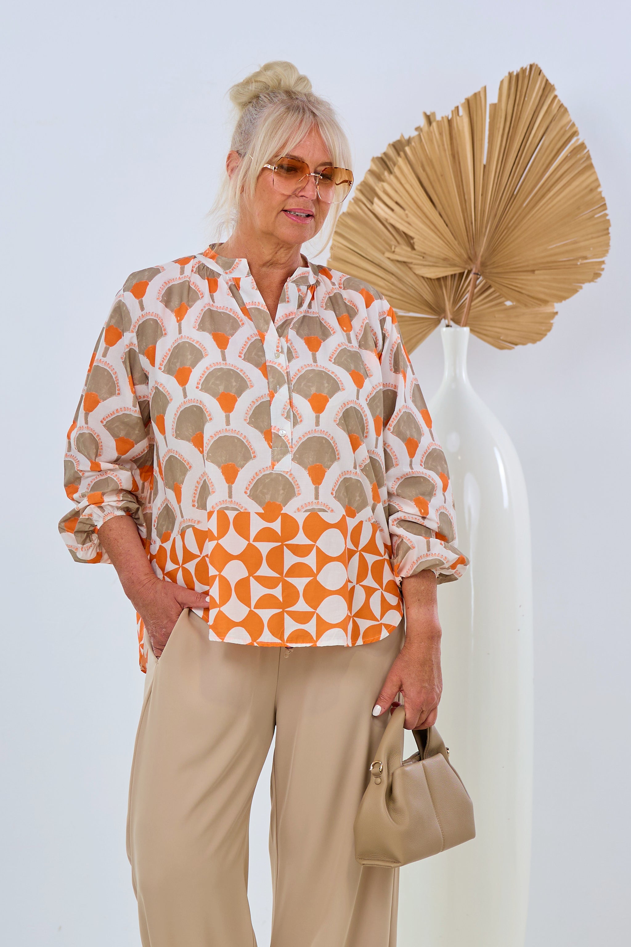 Bluse mit Fantasy-Print, taupe-orange von Trends & Lifestyle Deutschland GmbH