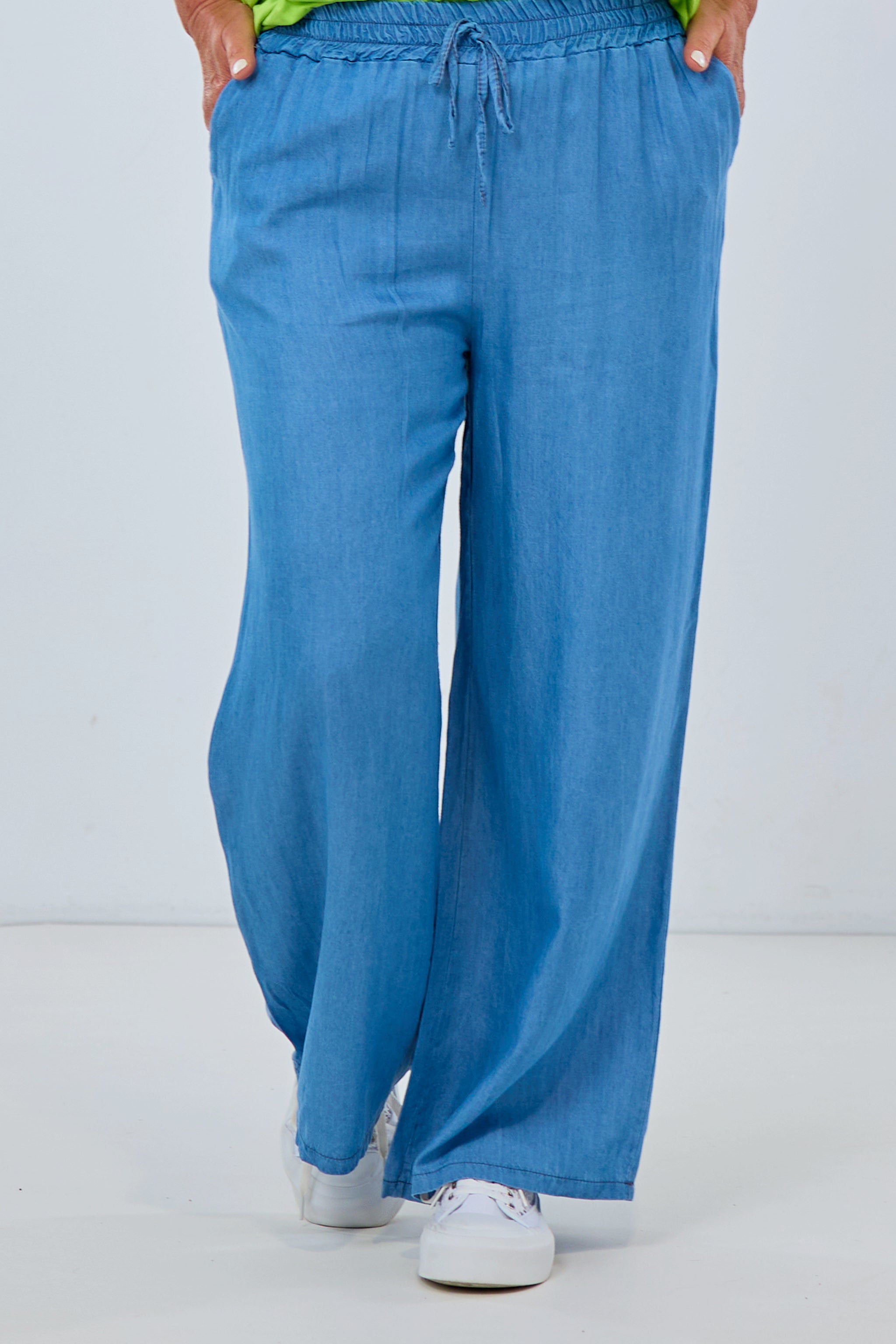 Leichte Hose in Jeansoptik, blau von Trends & Lifestyle Deutschland GmbH