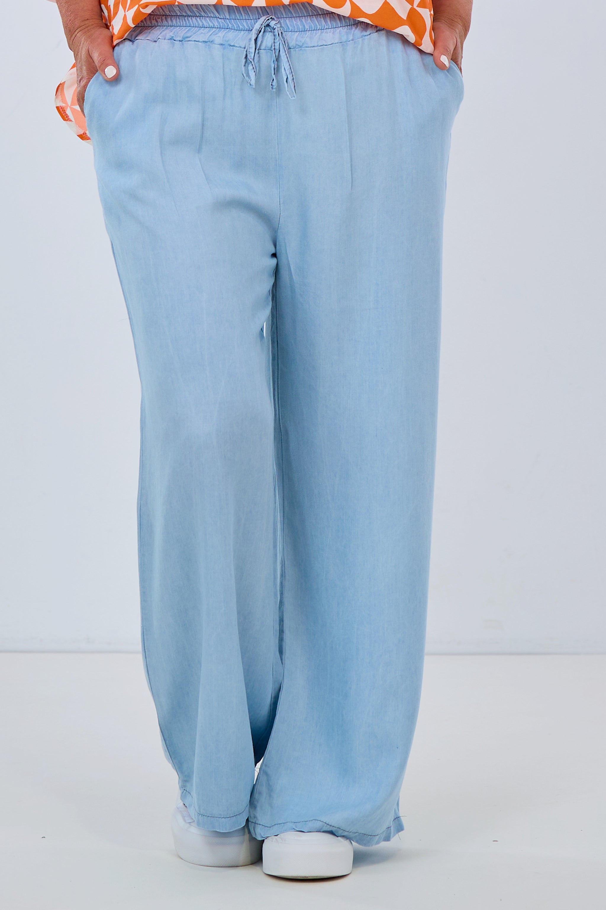 Leichte Hose in Jeansoptik, hellblau von Trends & Lifestyle Deutschland GmbH