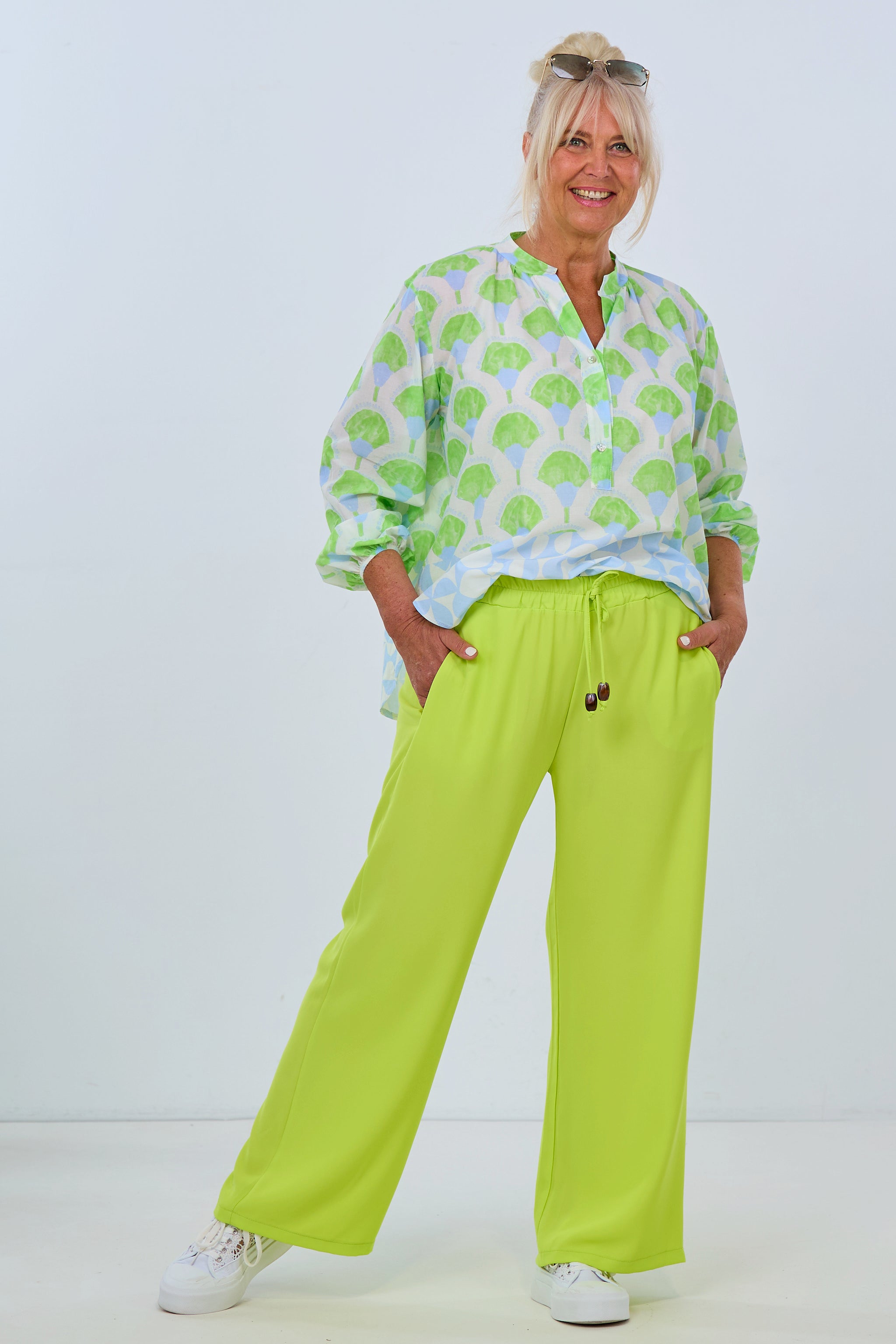 weite Stoffhose mit Zierbändchen-groß, kiwi von Trends & Lifestyle Deutschland GmbH