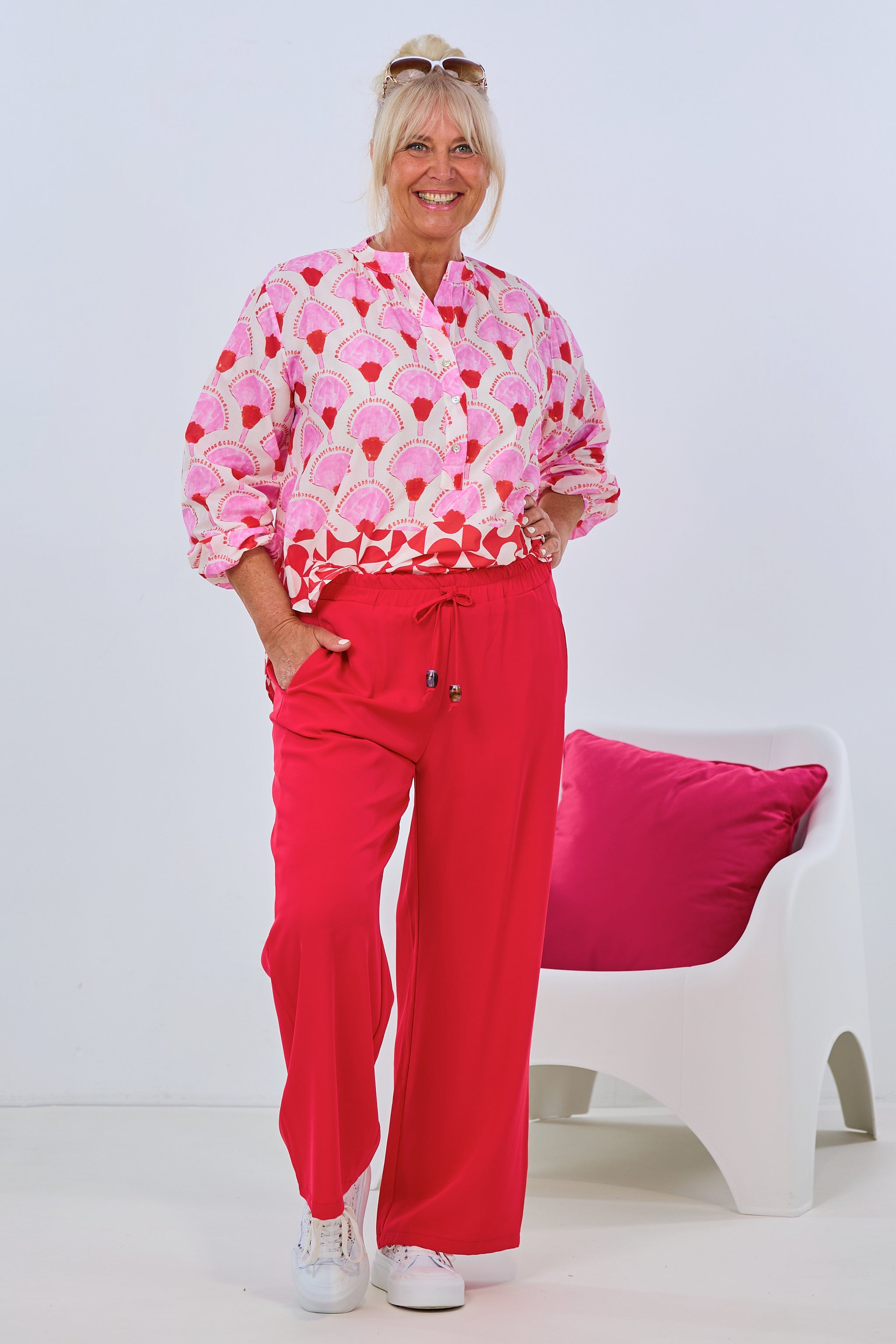 weite Stoffhose mit Zierbändchen-groß, rot von Trends & Lifestyle Deutschland GmbH