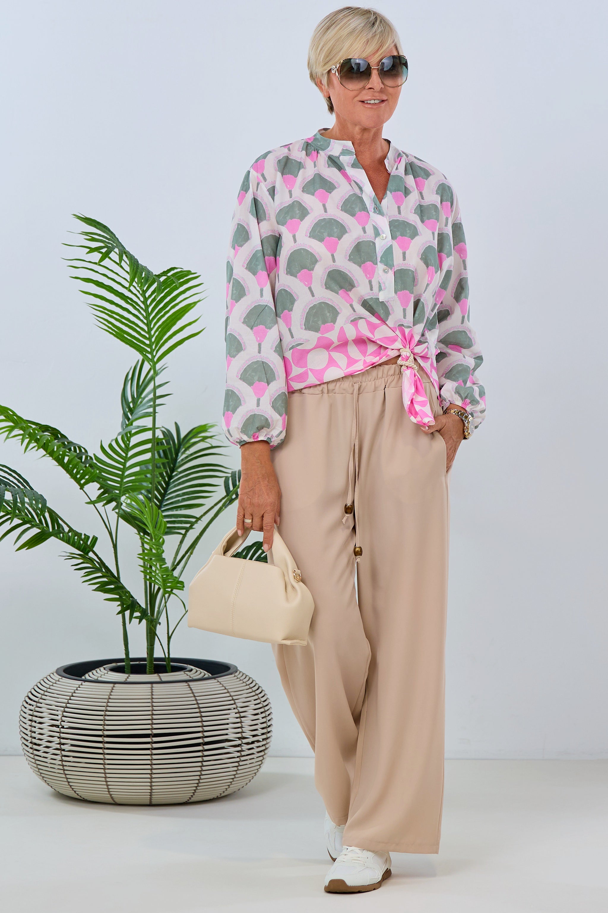 weite Stoffhose mit Zierbändchen-klein, beige von Trends & Lifestyle Deutschland GmbH