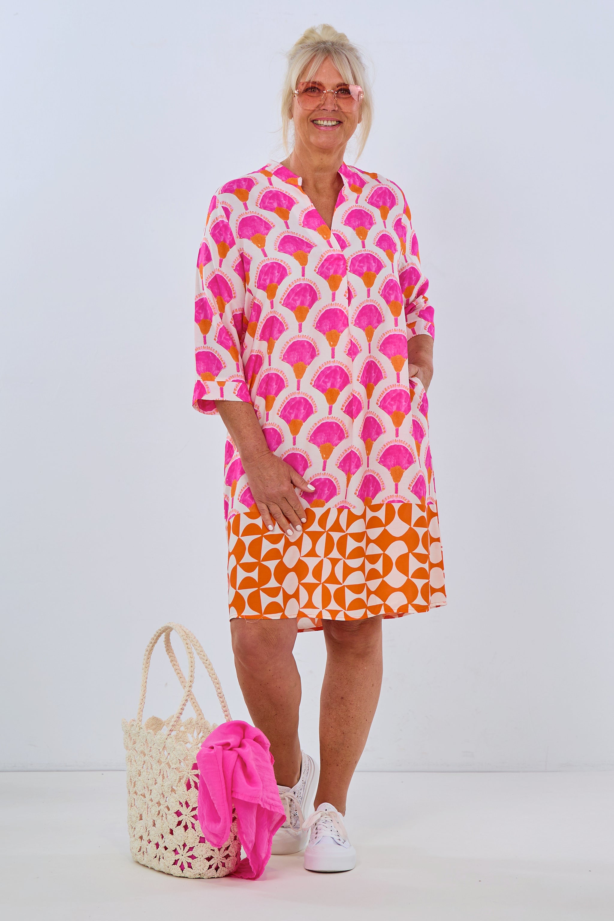 Sommerkleid mit Fantasy-Print, pink-orange von Trends & Lifestyle Deutschland GmbH