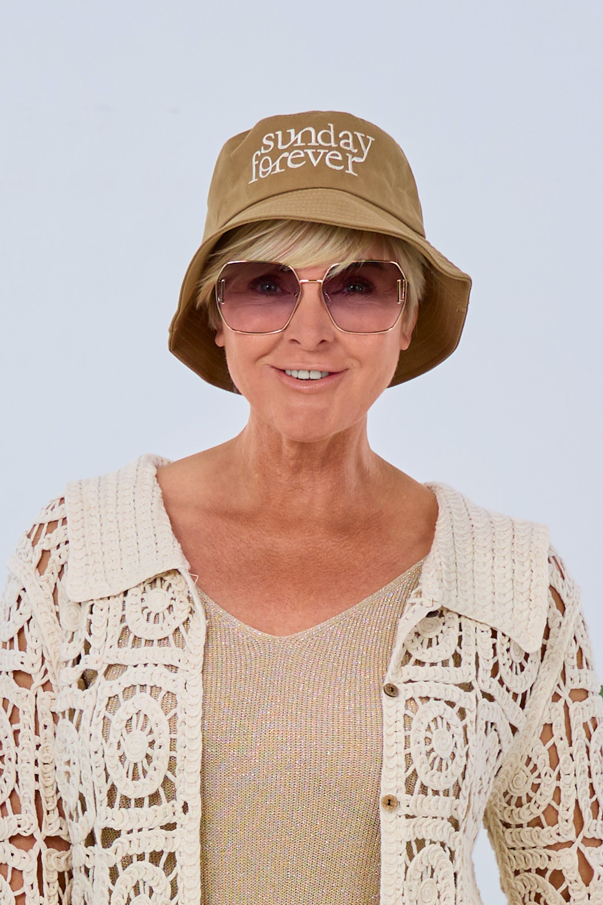 Bucket Hat sunday forever, hellbraun von Trends & Lifestyle Deutschland GmbH