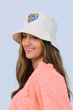 Bucket Hat love you, creme-bunt