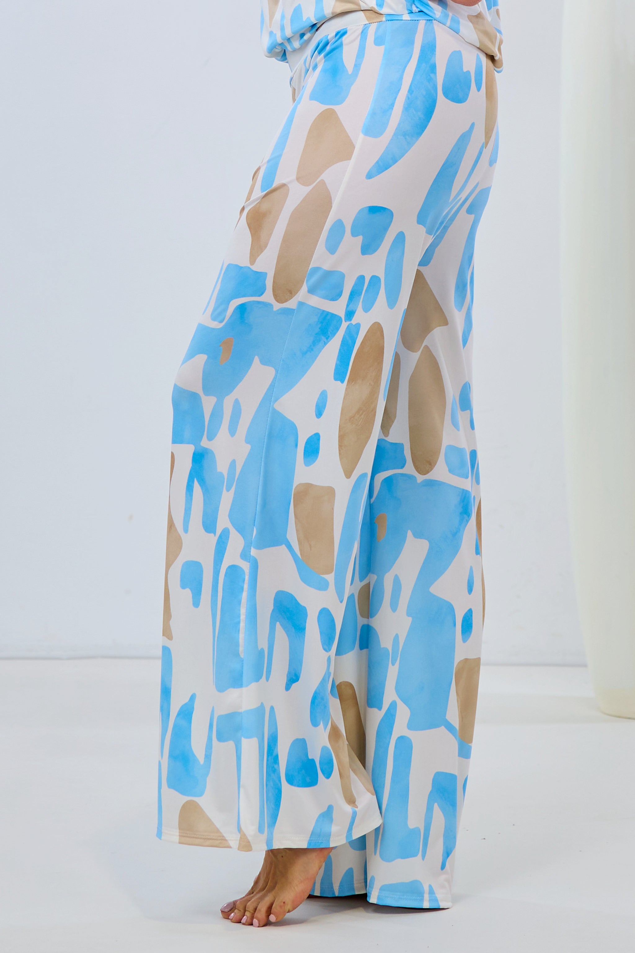 soft falling pants with retro pattern, light blue-camel-ecru