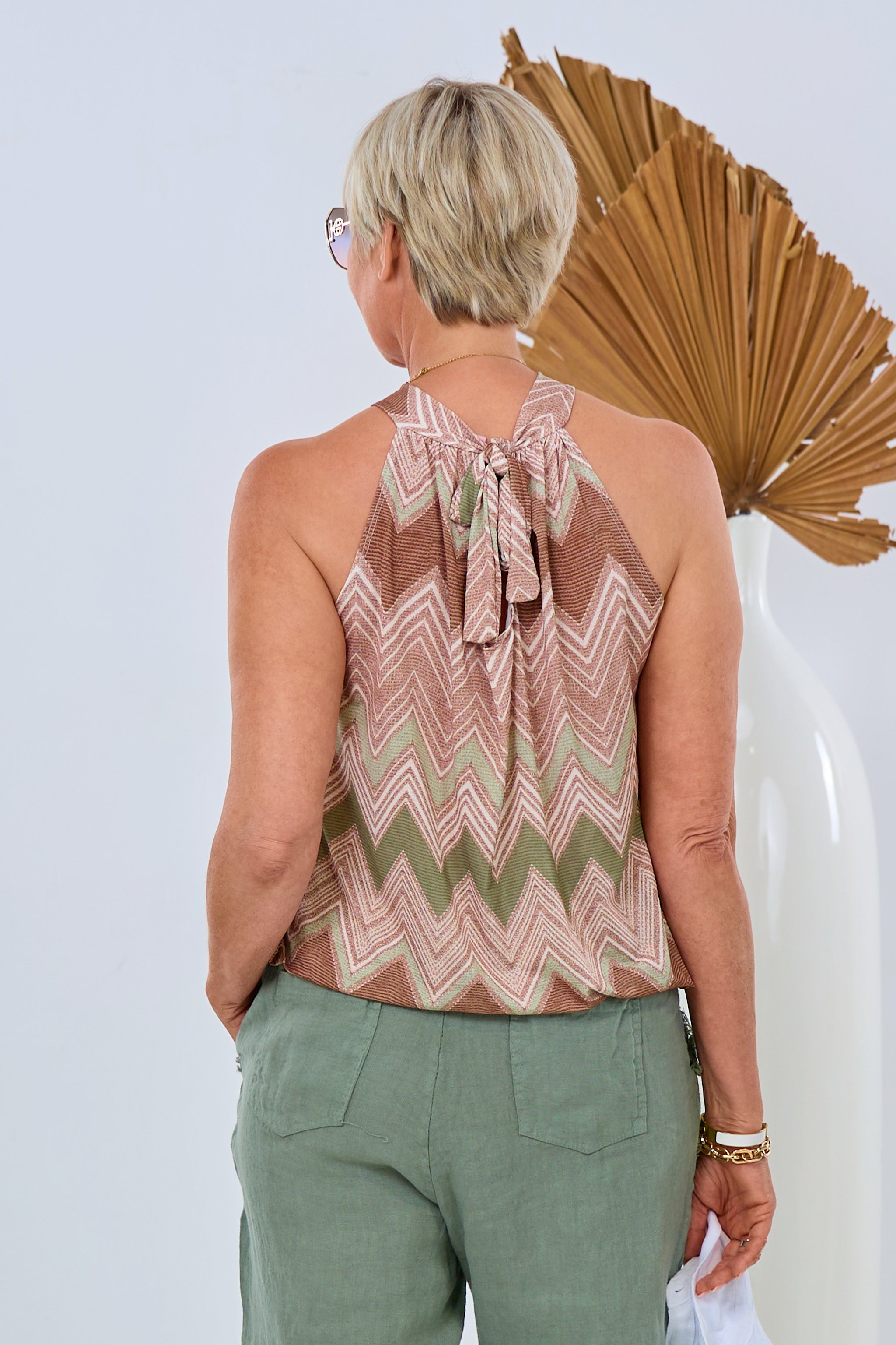 Neckholder Top mit ZickZack-Muster, khaki-beige