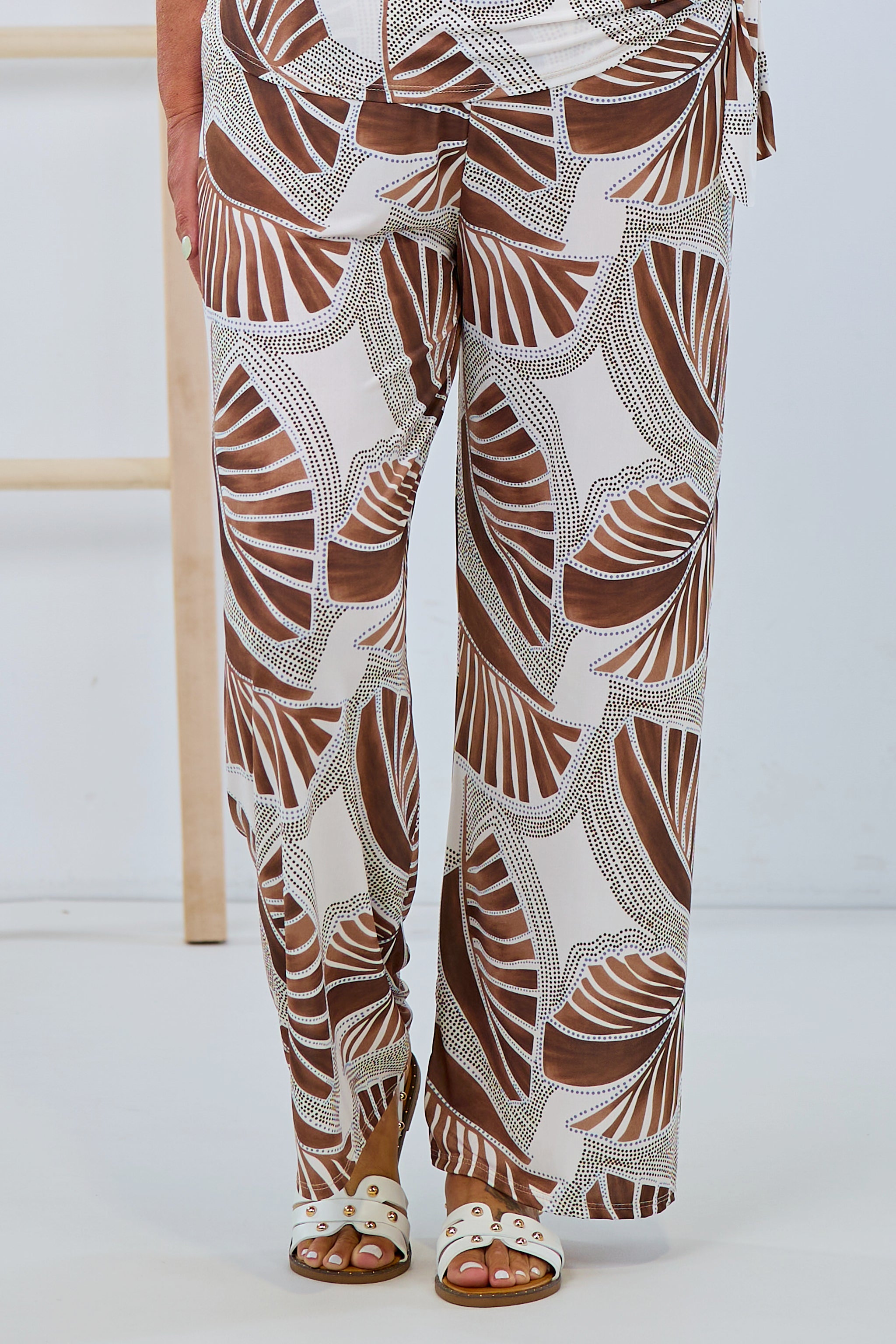 Soft flowing pants with leaf pattern, brown-blue-beige