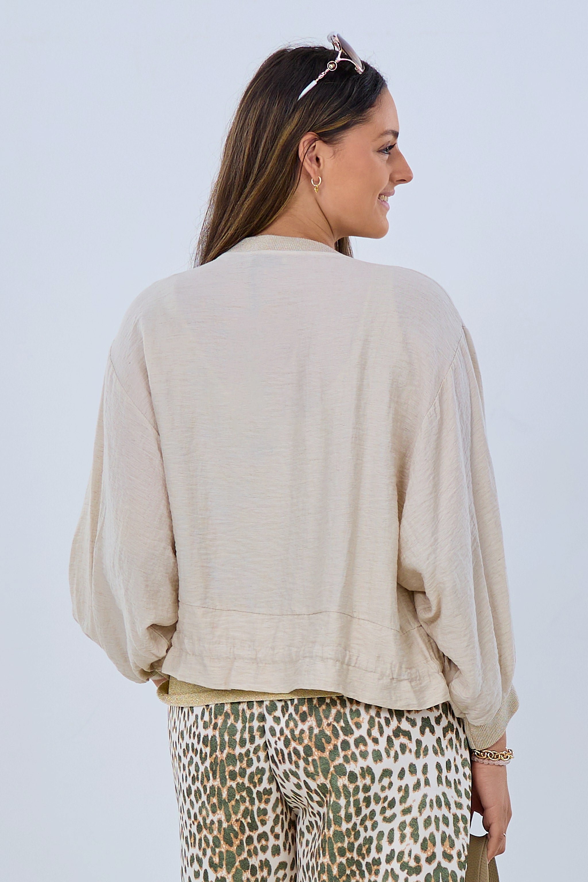 Leichter Blouson mit Kordelzug, angedeuteten Taschen und 3/4 Arm, beige