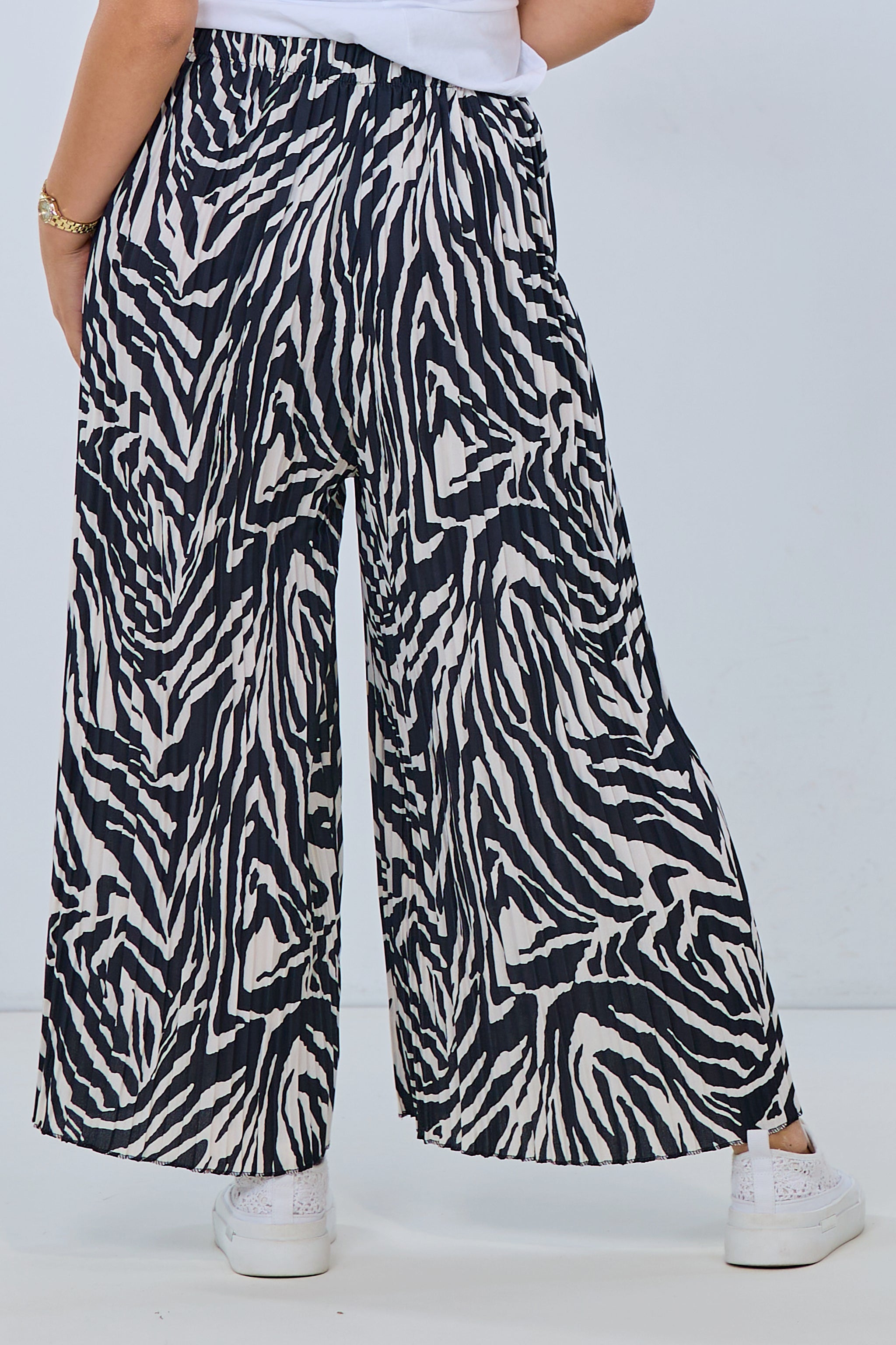Plissée Hose mit elastischem Bund und Zebra-Muster, schwarz-ecru