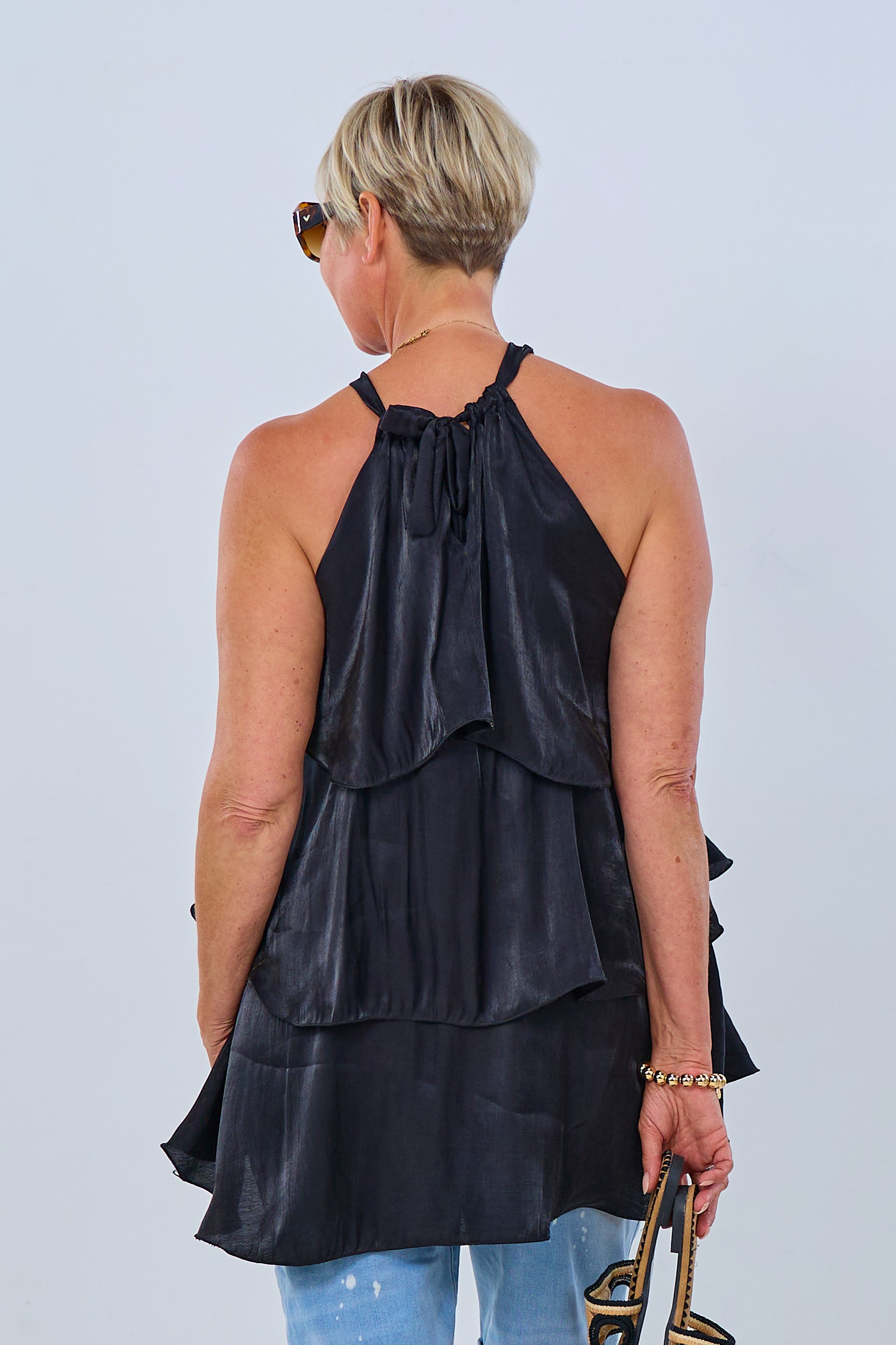 Schimmernde Neckholder Bluse mit Volants, schwarz