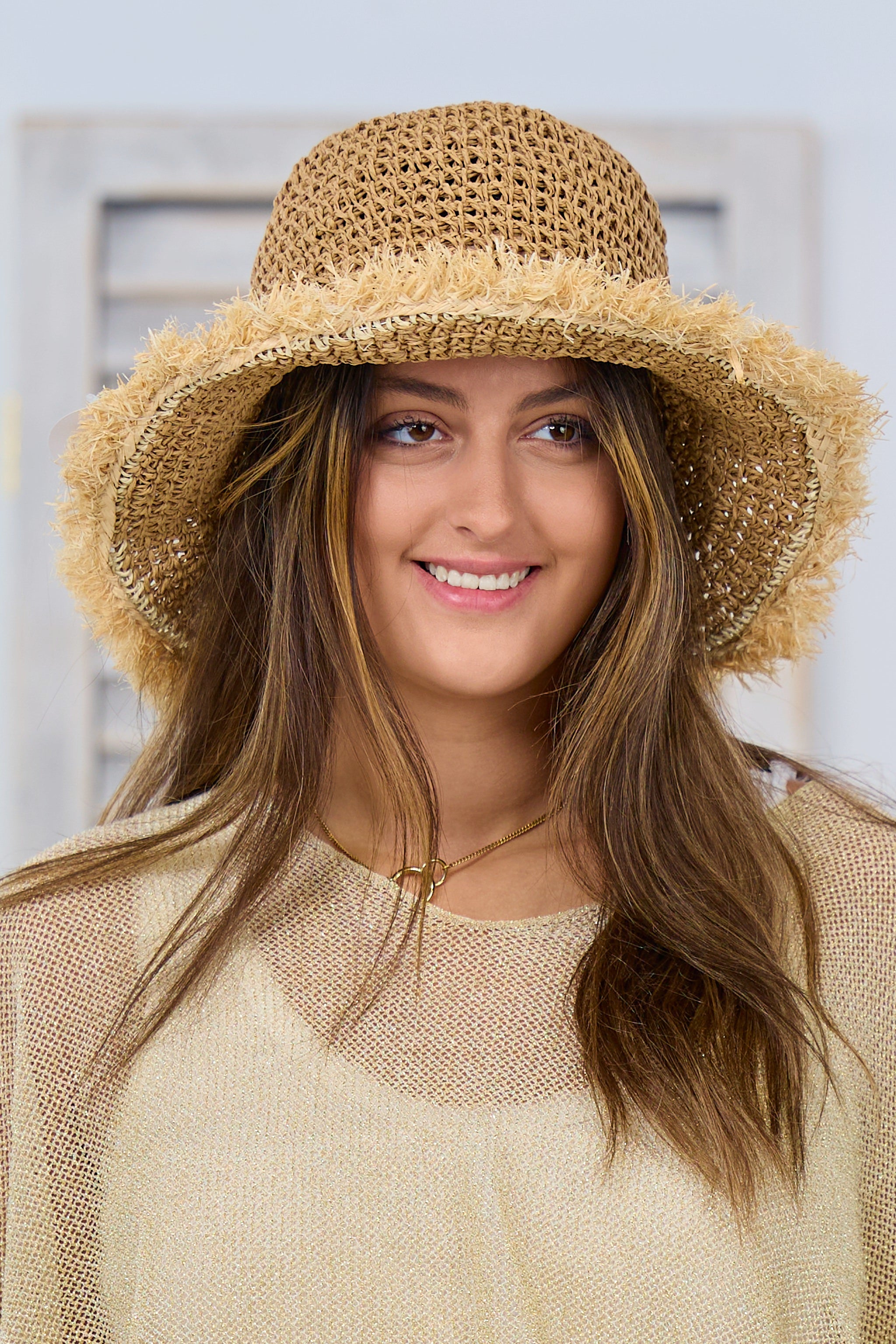 Sommerhut mit ausgefranster Krempe, taupe-beige