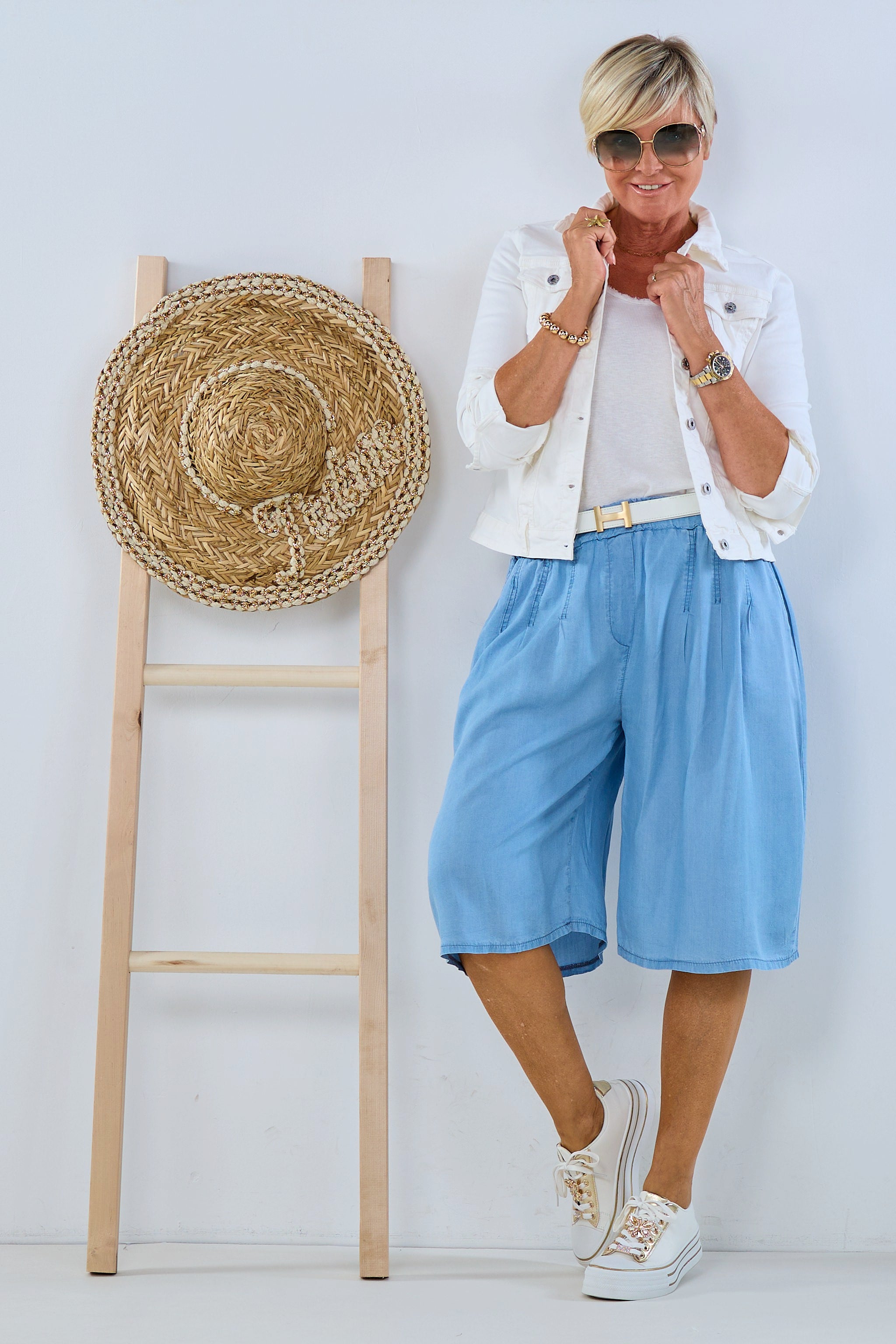 Short wide pants in denim look, light blue