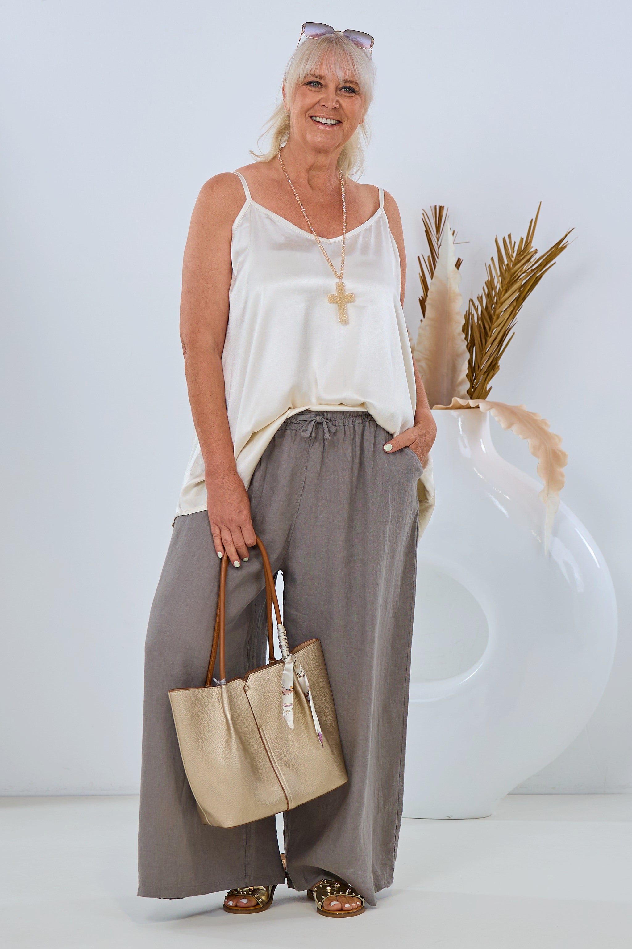 Leinenhose mit weitem Bein, taupe