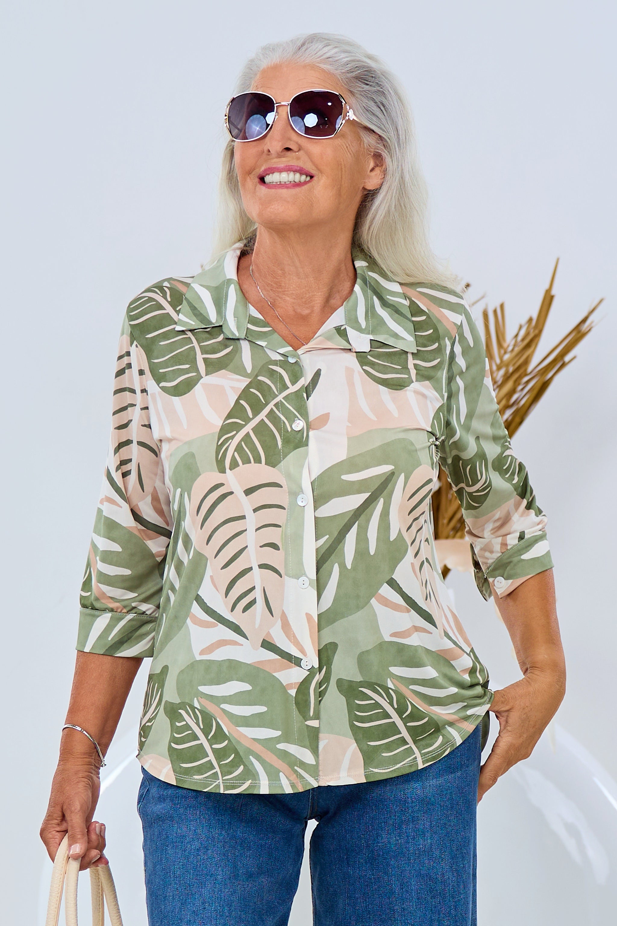 Weiche Bluse mit Blatt-Motiv, khaki-taupe-beige
