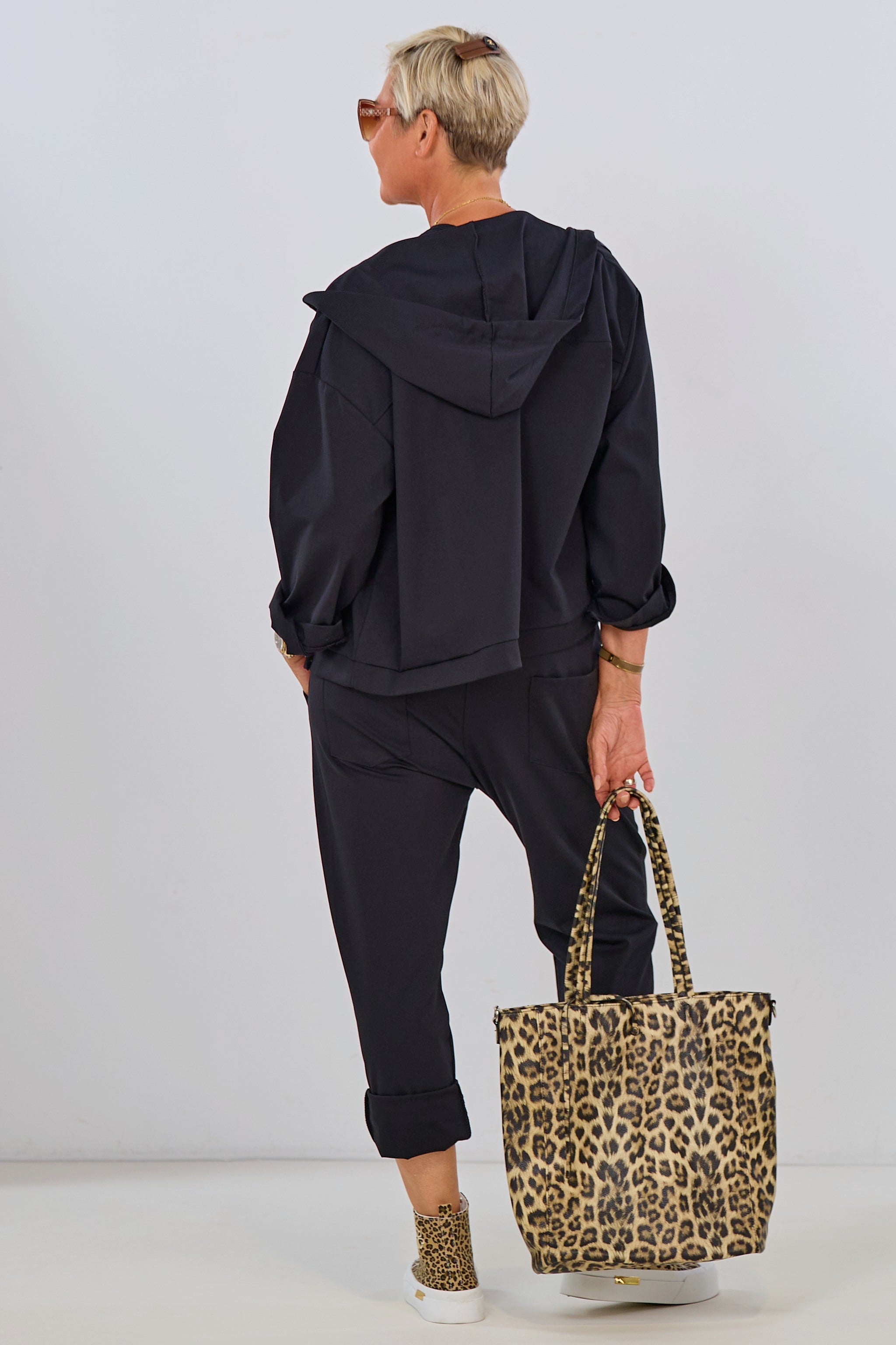 Cozy Jacke mit Strass-Motiv, schwarz