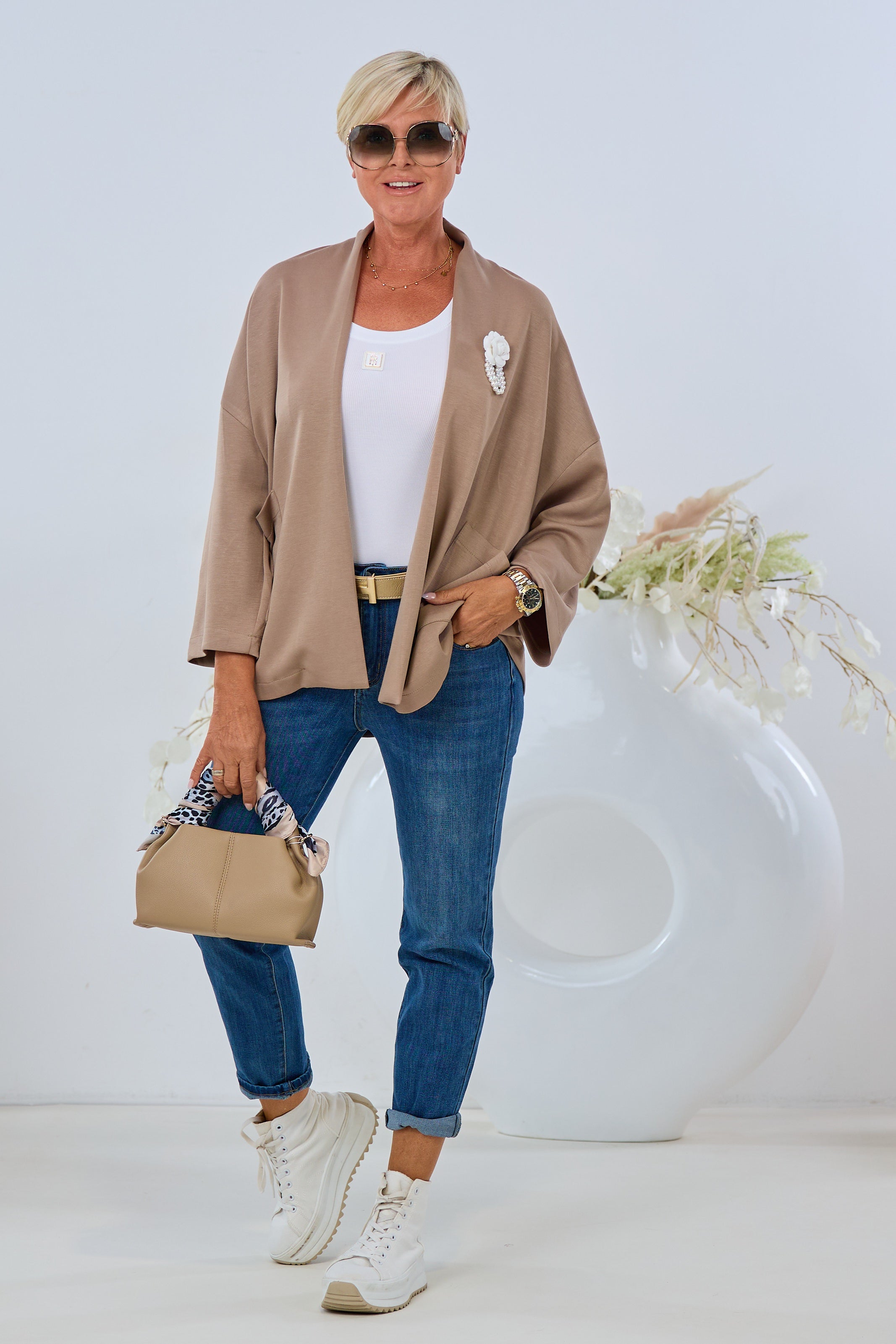Leichte, offene Jacke mit Brosche, taupe