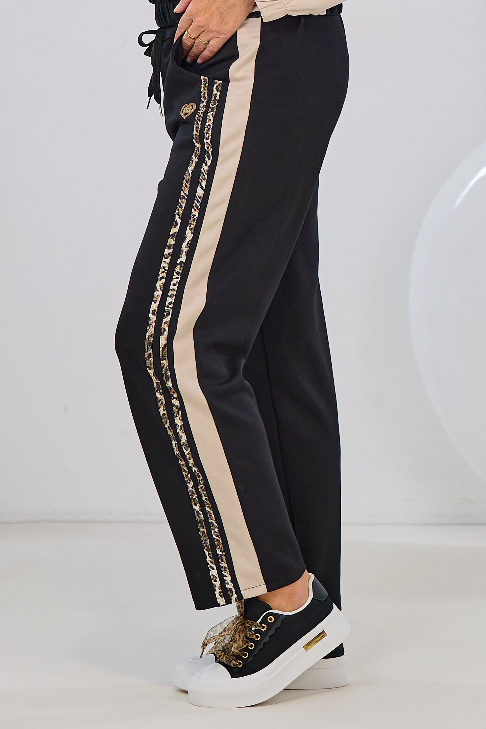Cozy Hose mit seitlichen Streifen in leo, schwarz-leo