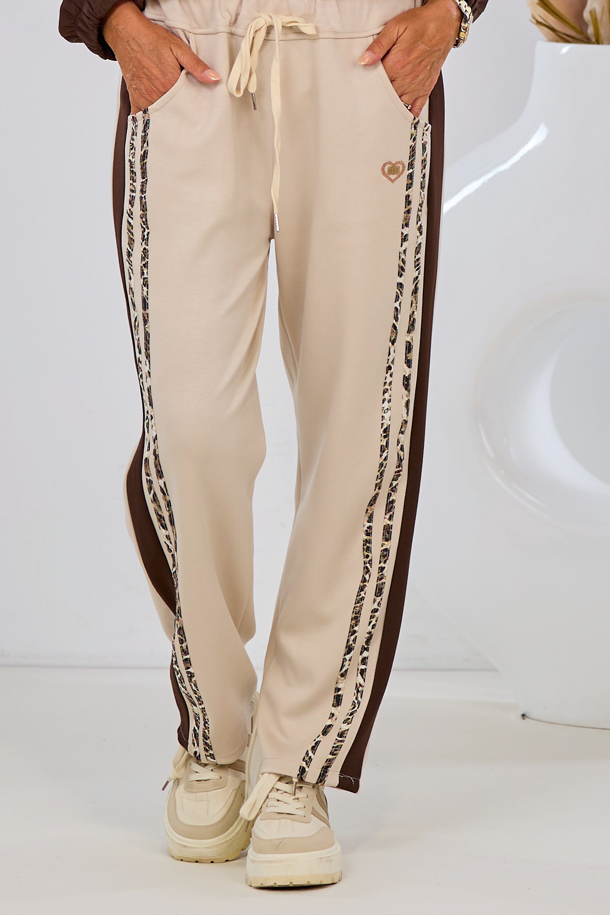 Cozy Hose mit seitlichen Streifen, beige-leo