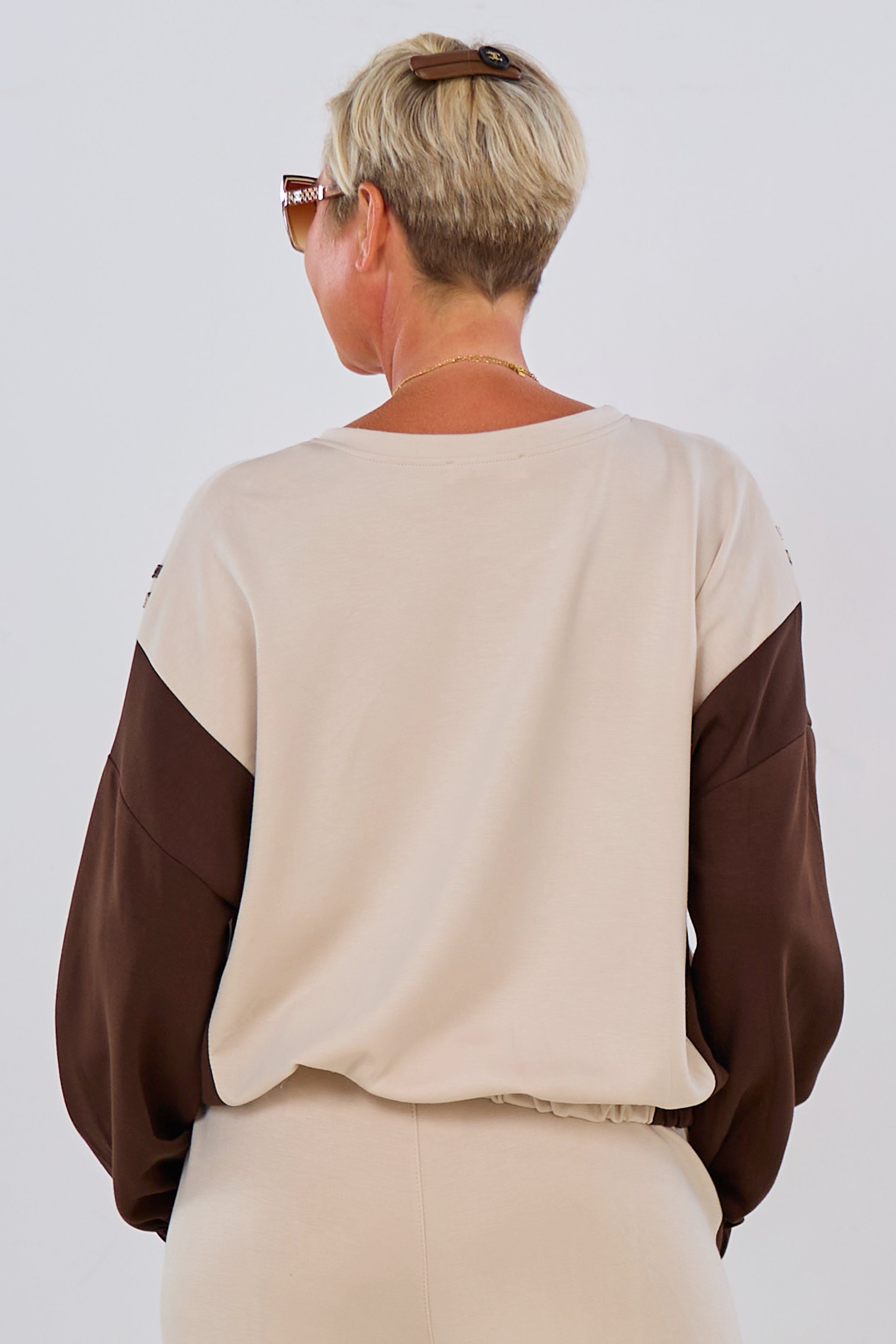 Cozy Shirt mit seitlichen Streifen, beige-schwarz