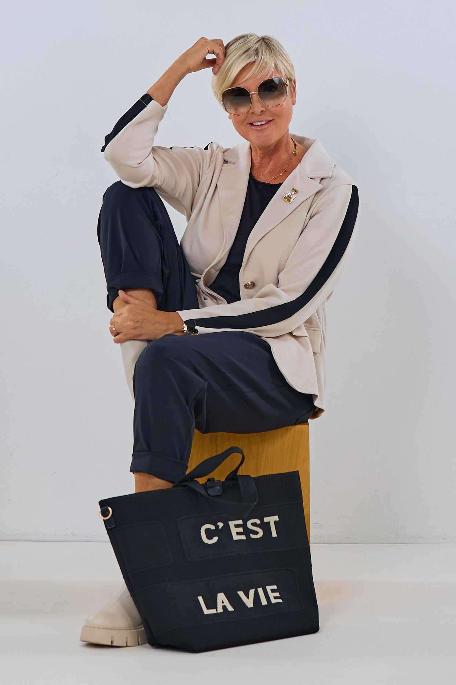 Cozy Blazer mit Streifen auf den Ärmeln, beige-schwarz