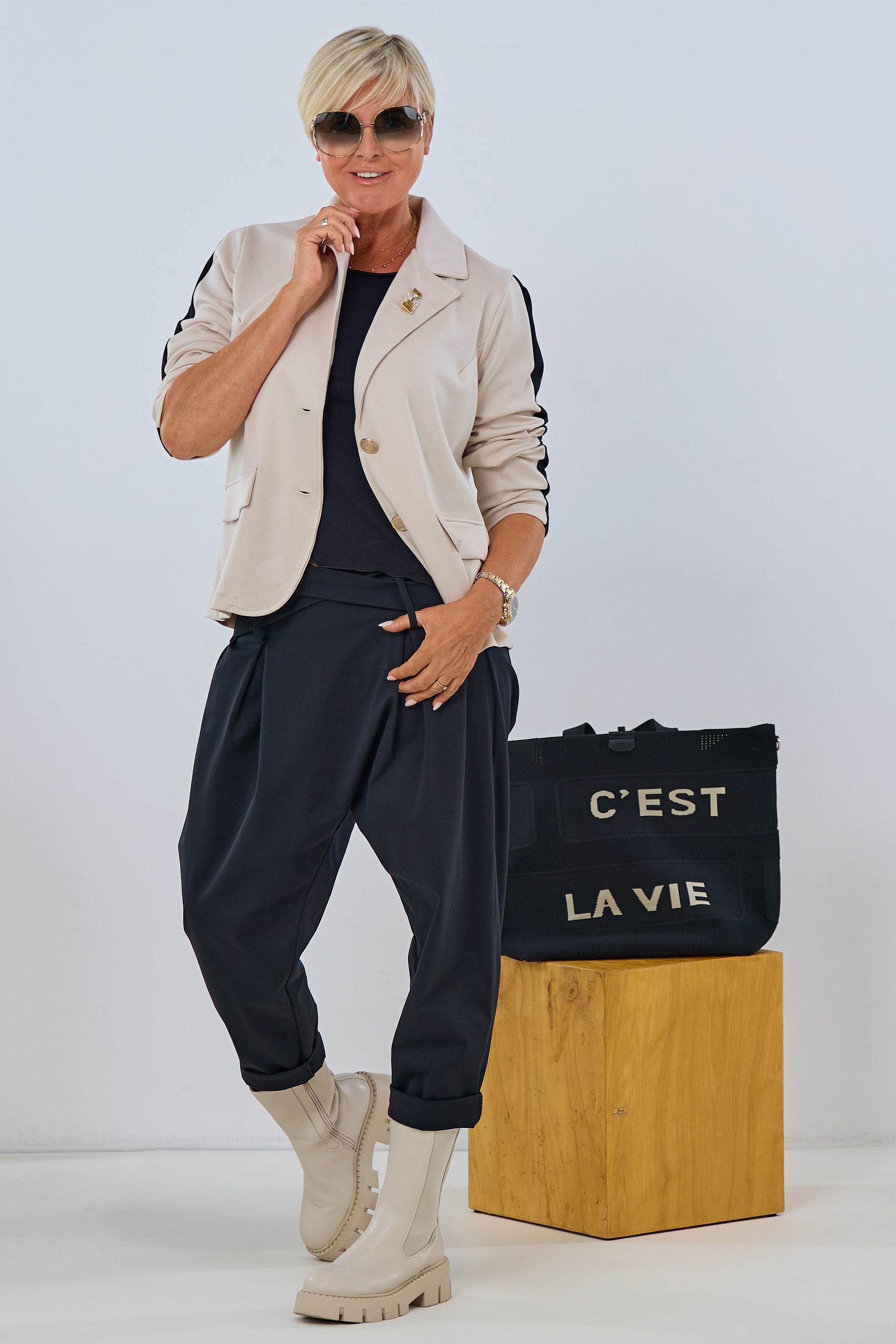 Cozy Blazer mit Streifen auf den Ärmeln, beige-schwarz