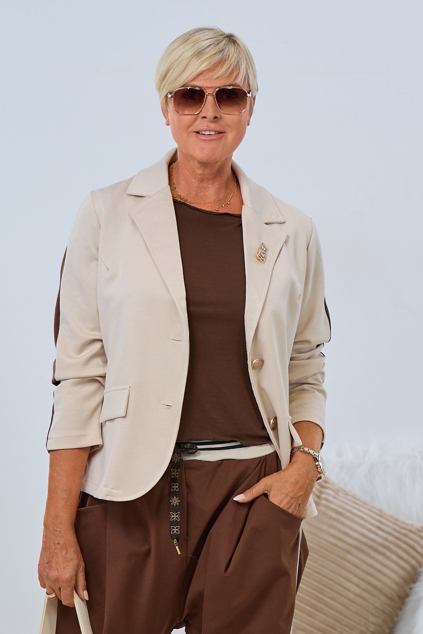 Cozy Blazer mit Streifen auf den Ärmeln, beige-braun