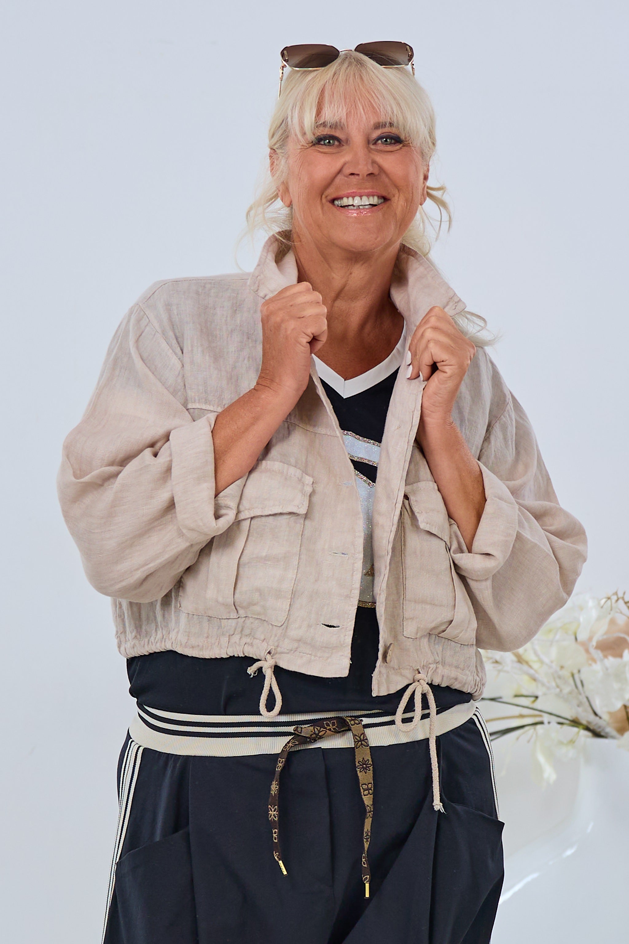 Leinen Jacke mit Kordelzug, beige