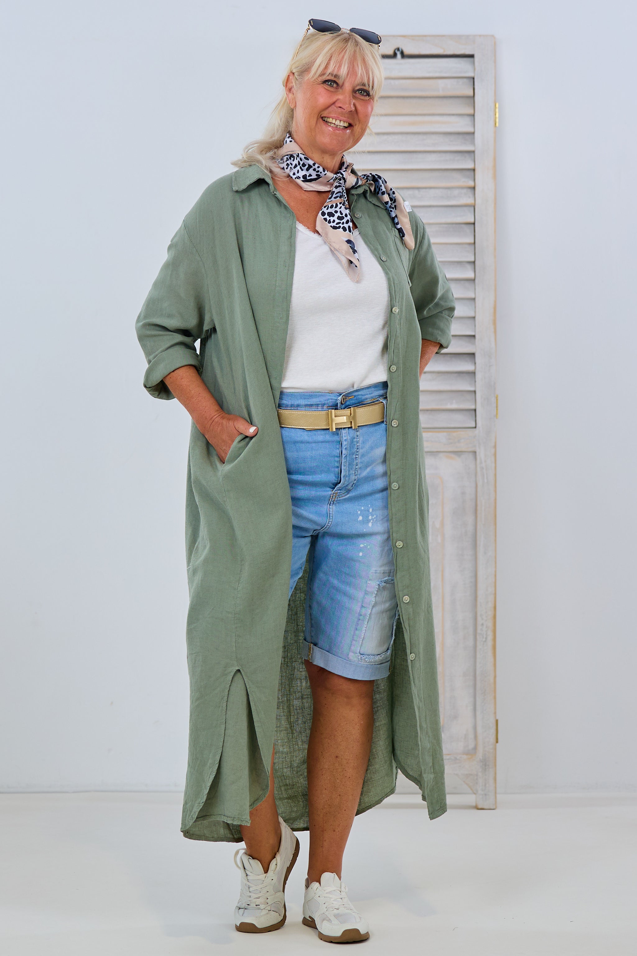 langes Hemdblusenkleid mit seitlichen Taschen, khaki