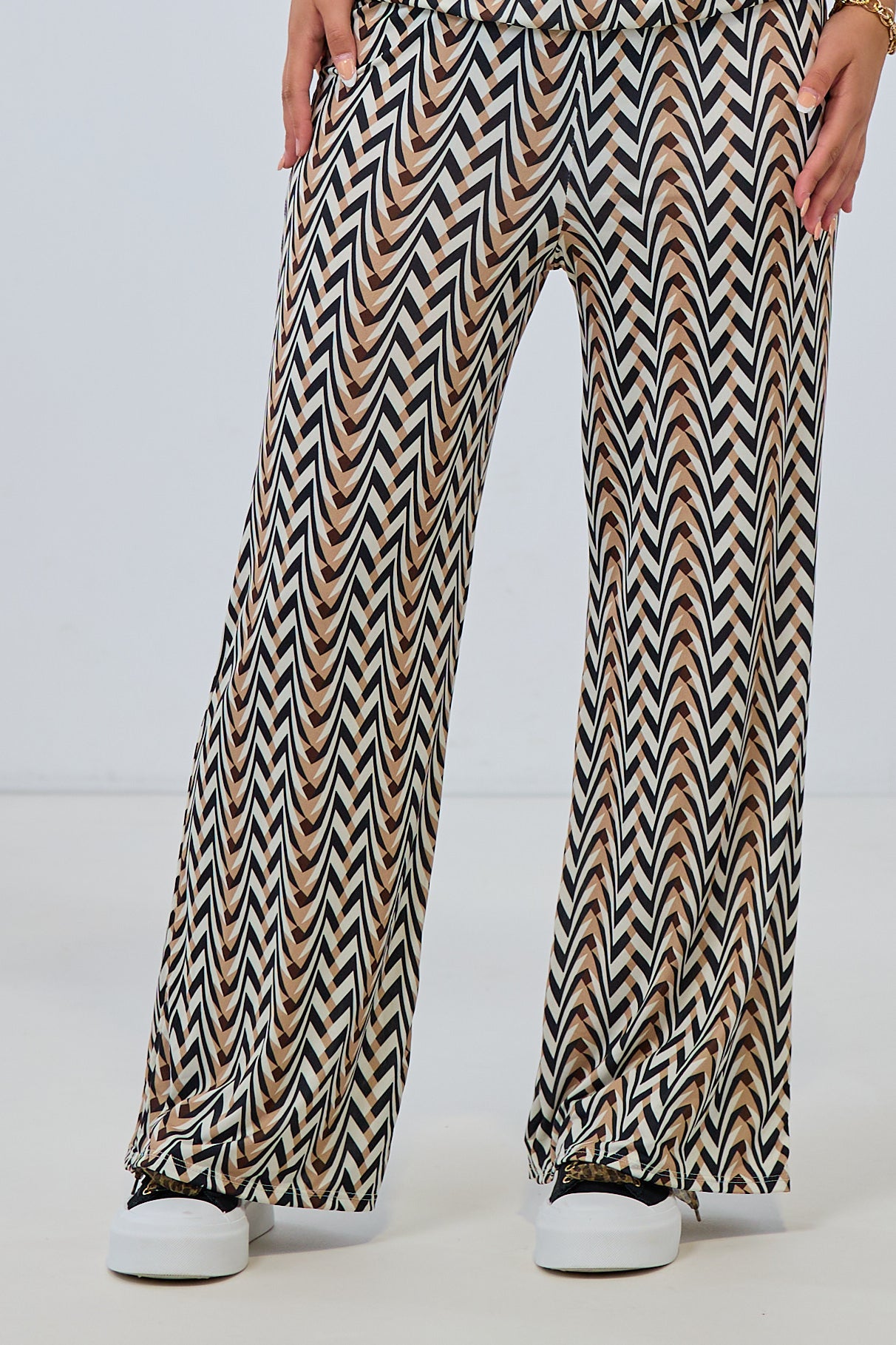 weich fallende Hose, schwarz-taupe-beige