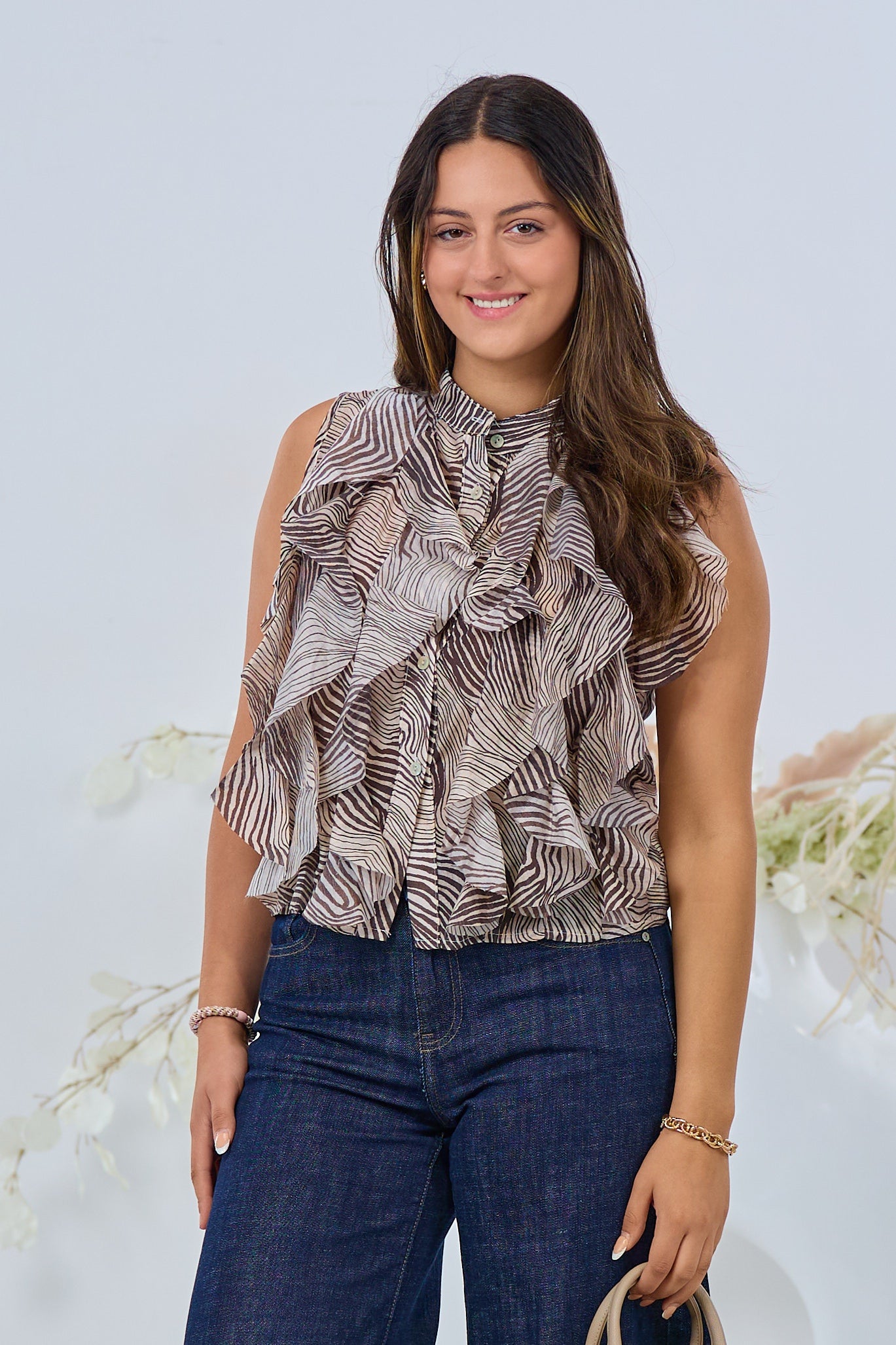 Ärmellose Bluse mit Rüschen, ecru-braun
