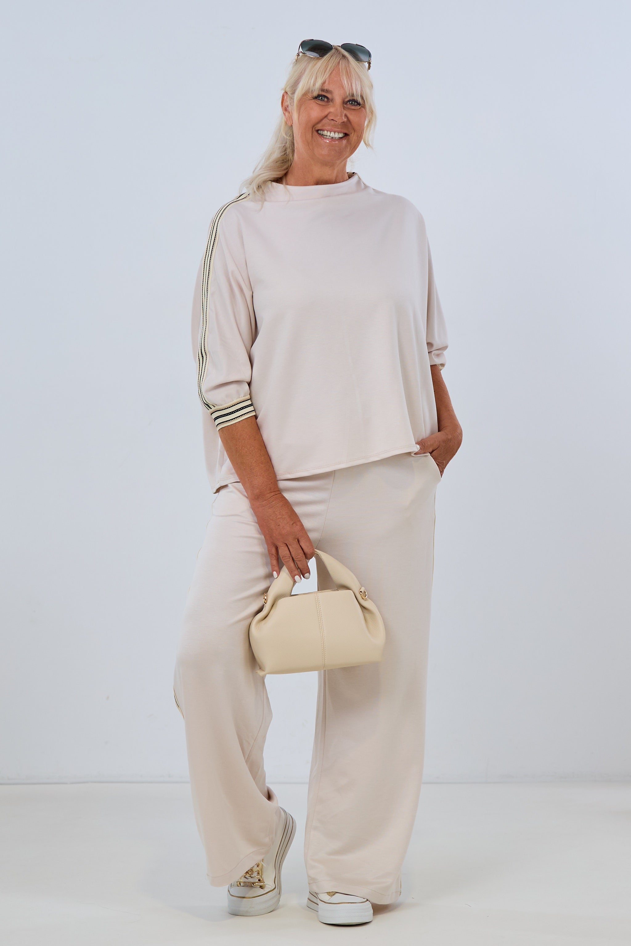 Cozy Shirt mit seitlichen Streifen, beige