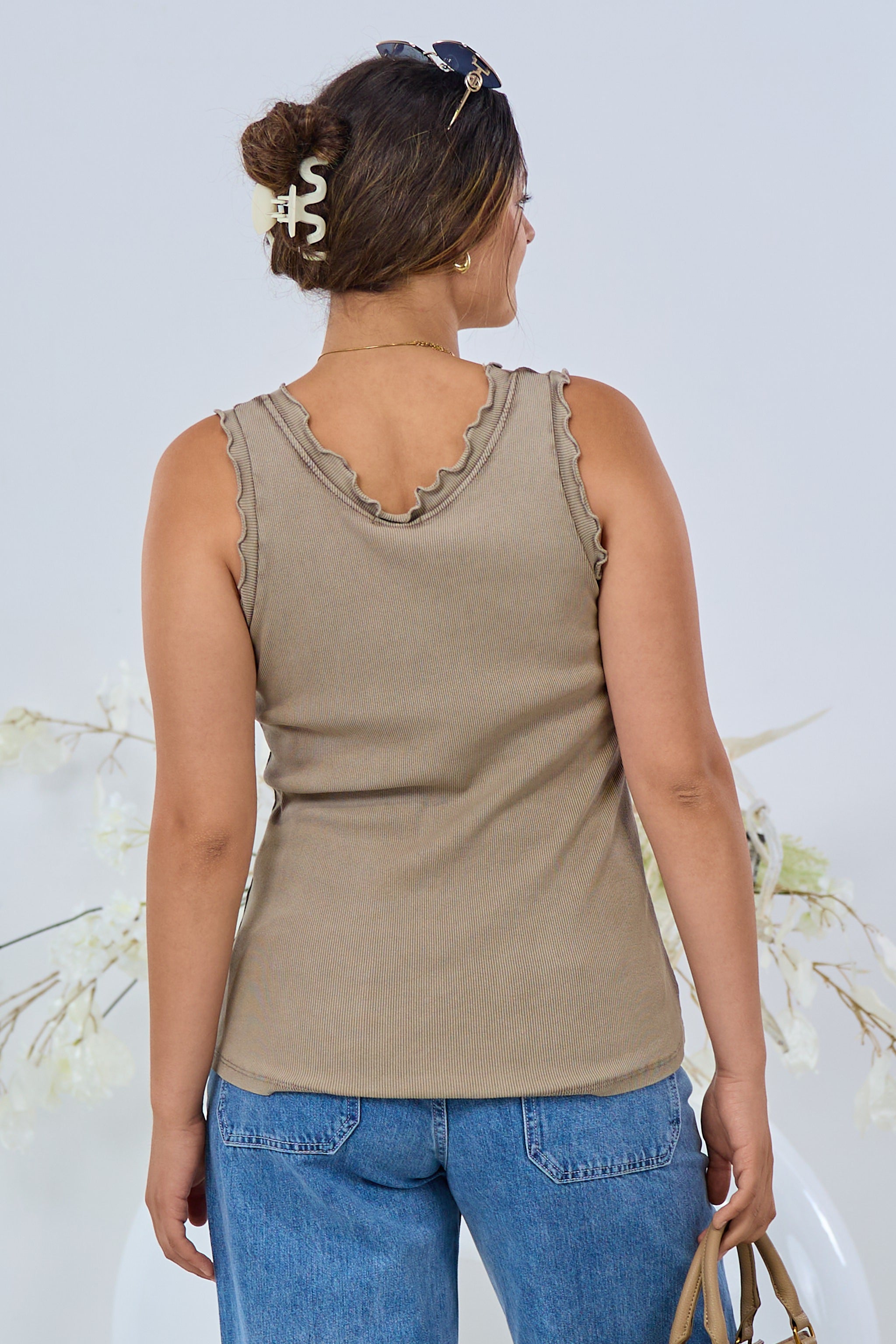 Ripp Top mit gewellten Abschlüssen, taupe