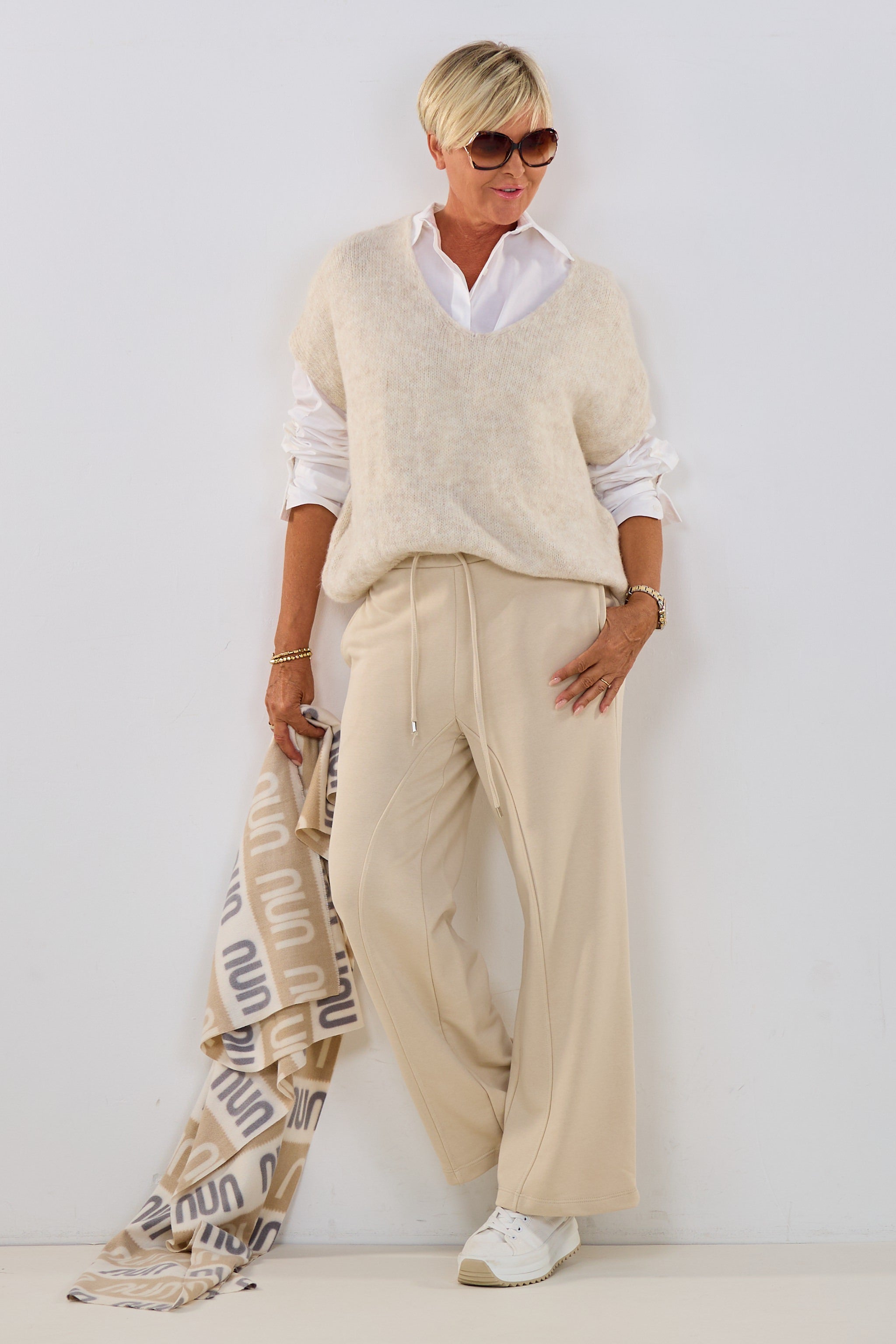 Weiter, weicher Pullunder, hell beige