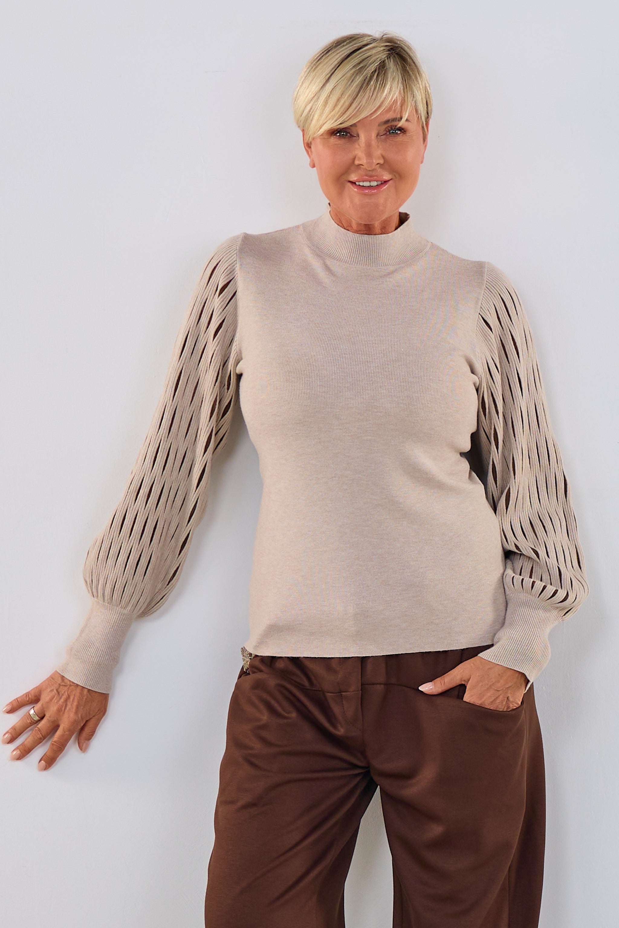 Strickpulli mit weiten Ärmeln und Turtleneck, beige
