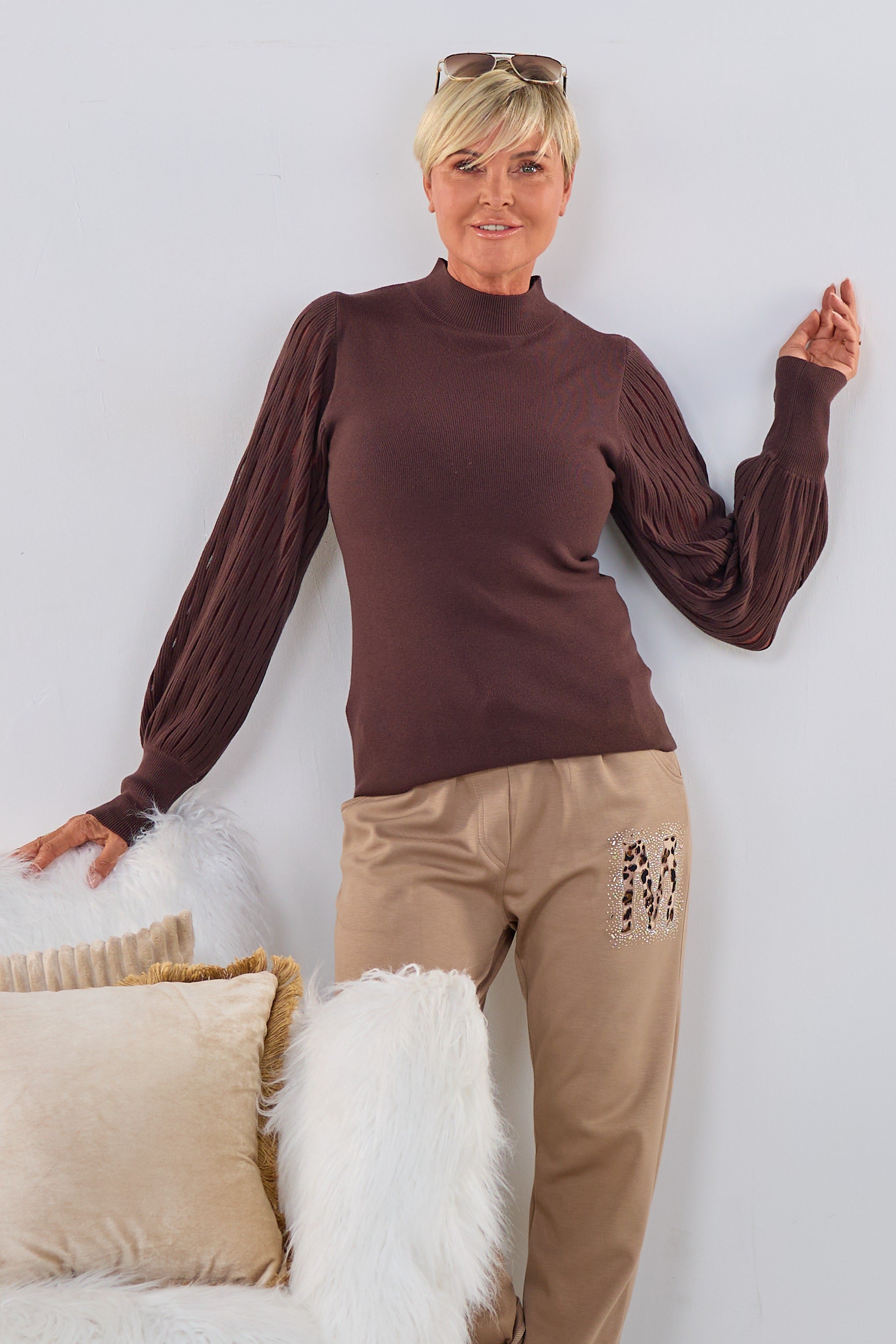 Strickpulli mit weiten Ärmeln und Turtleneck, dunkelbraun