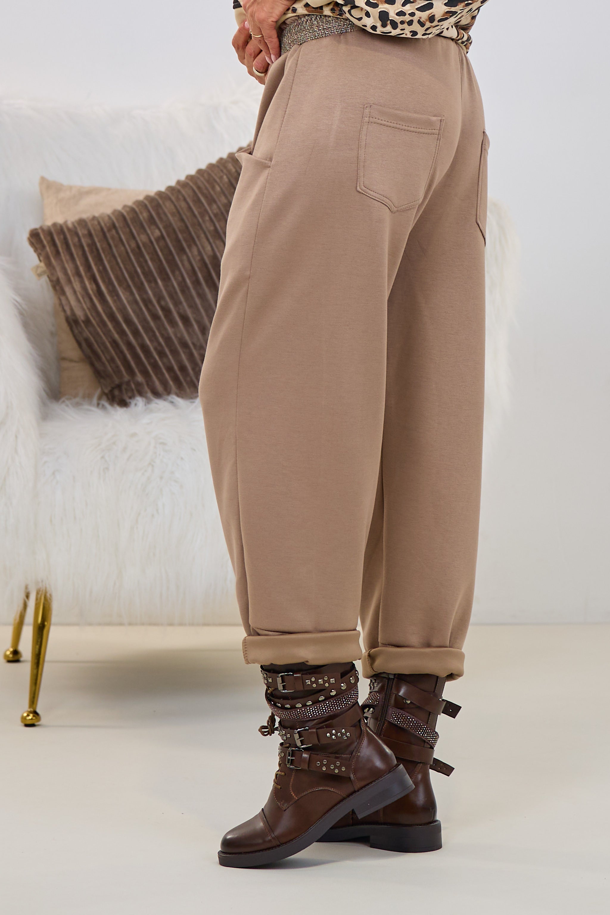 Weiche Baggy mit Stoffgürtel, taupe