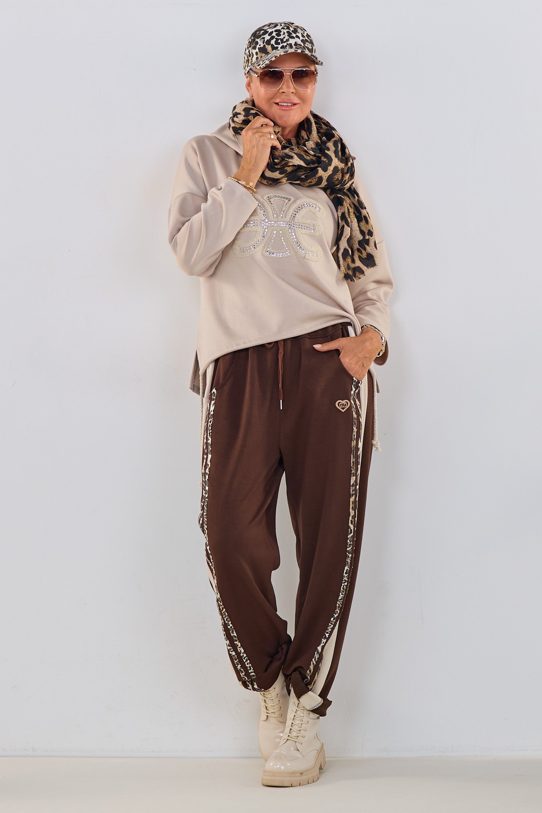 Cozy Hoodie mit tollem Motiv und Strasssteinchen, beige