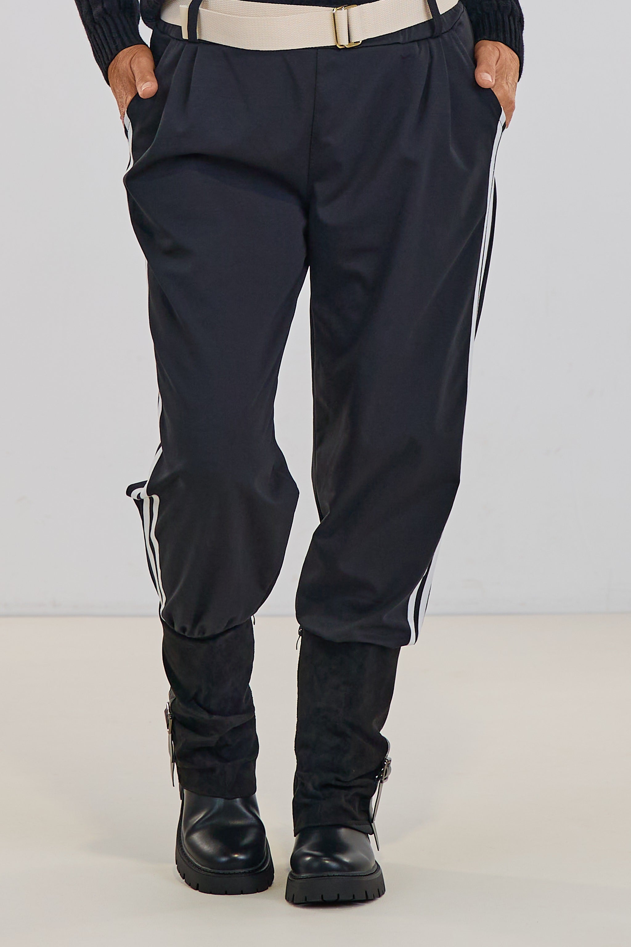 Hose mit langen Bündchen, schwarz-ecru