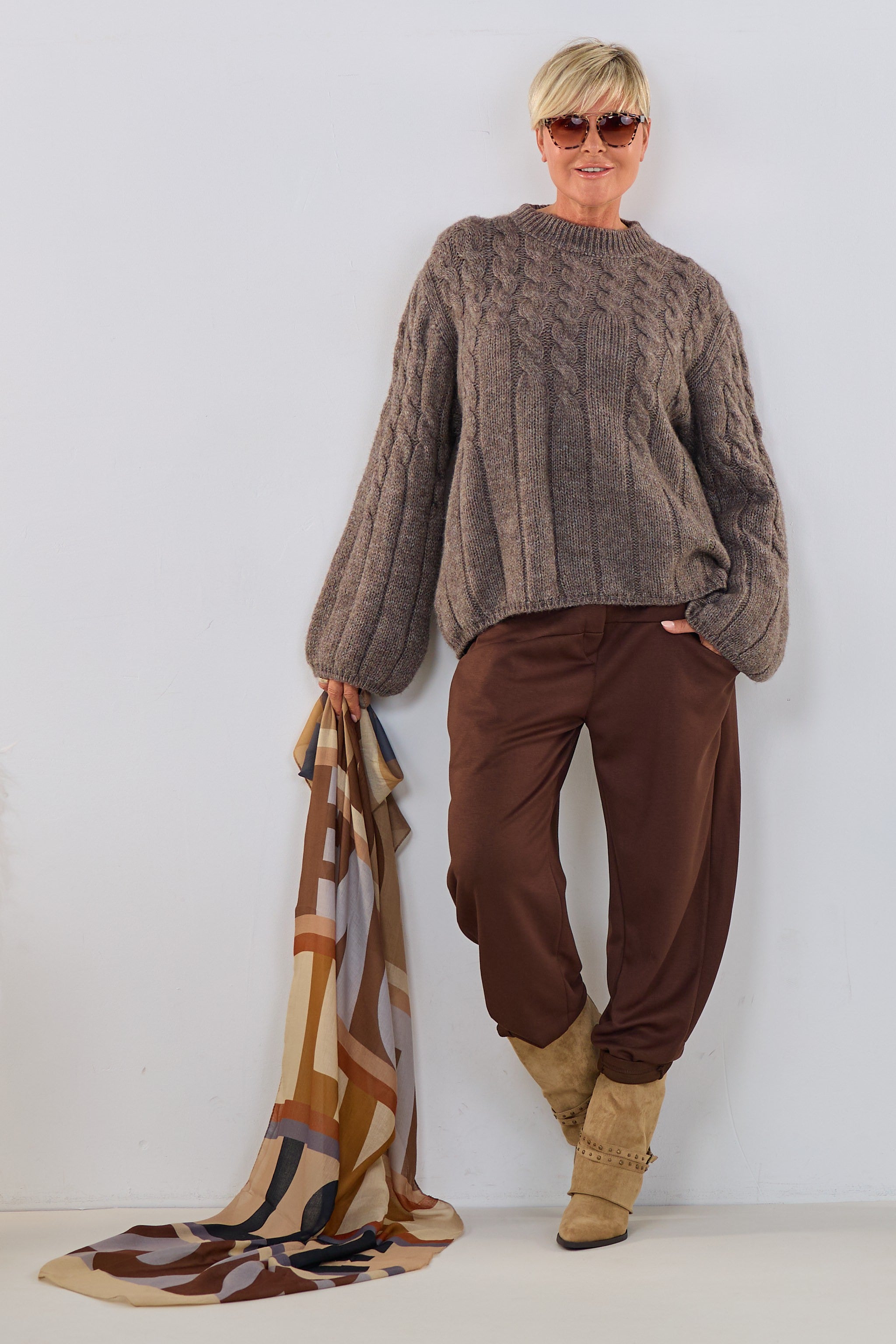 Strickpulli mit Zopfstrickmuster, taupe