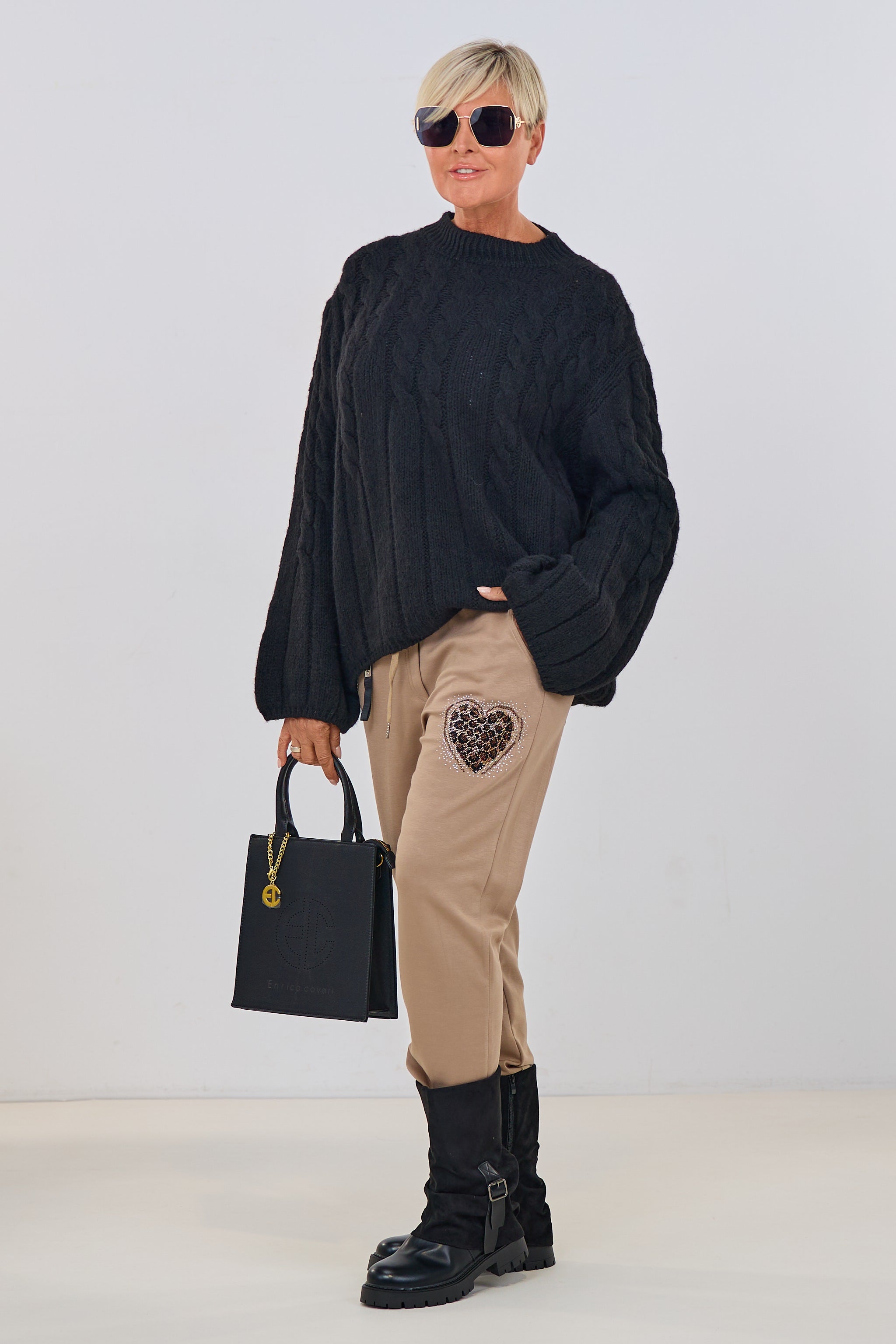 Strickpulli mit Zopfstrickmuster, schwarz
